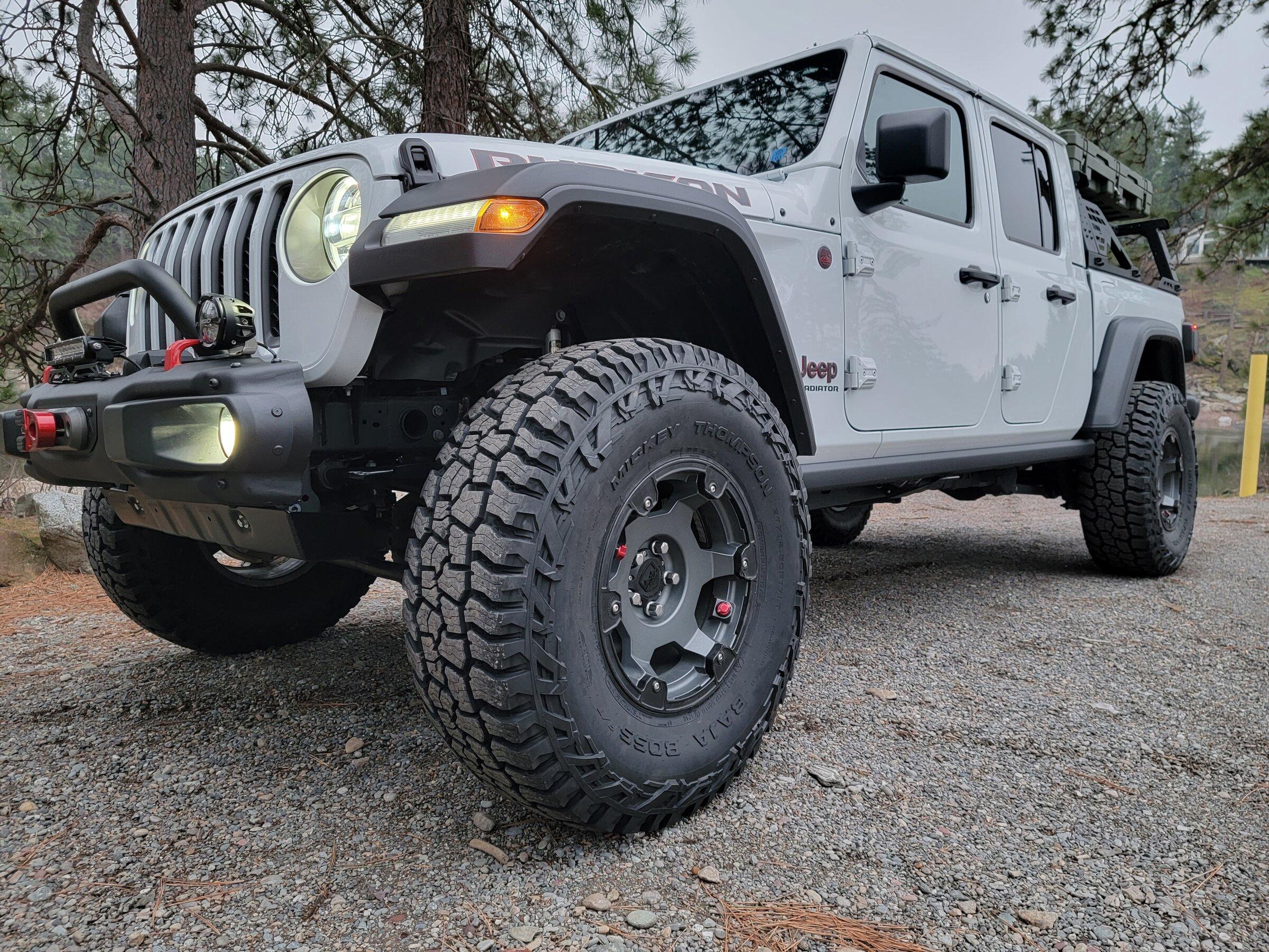 Jeep Gladiator Lets see all those Gladiators with lifts and bigger tires! 2021-12-03 15.41.14