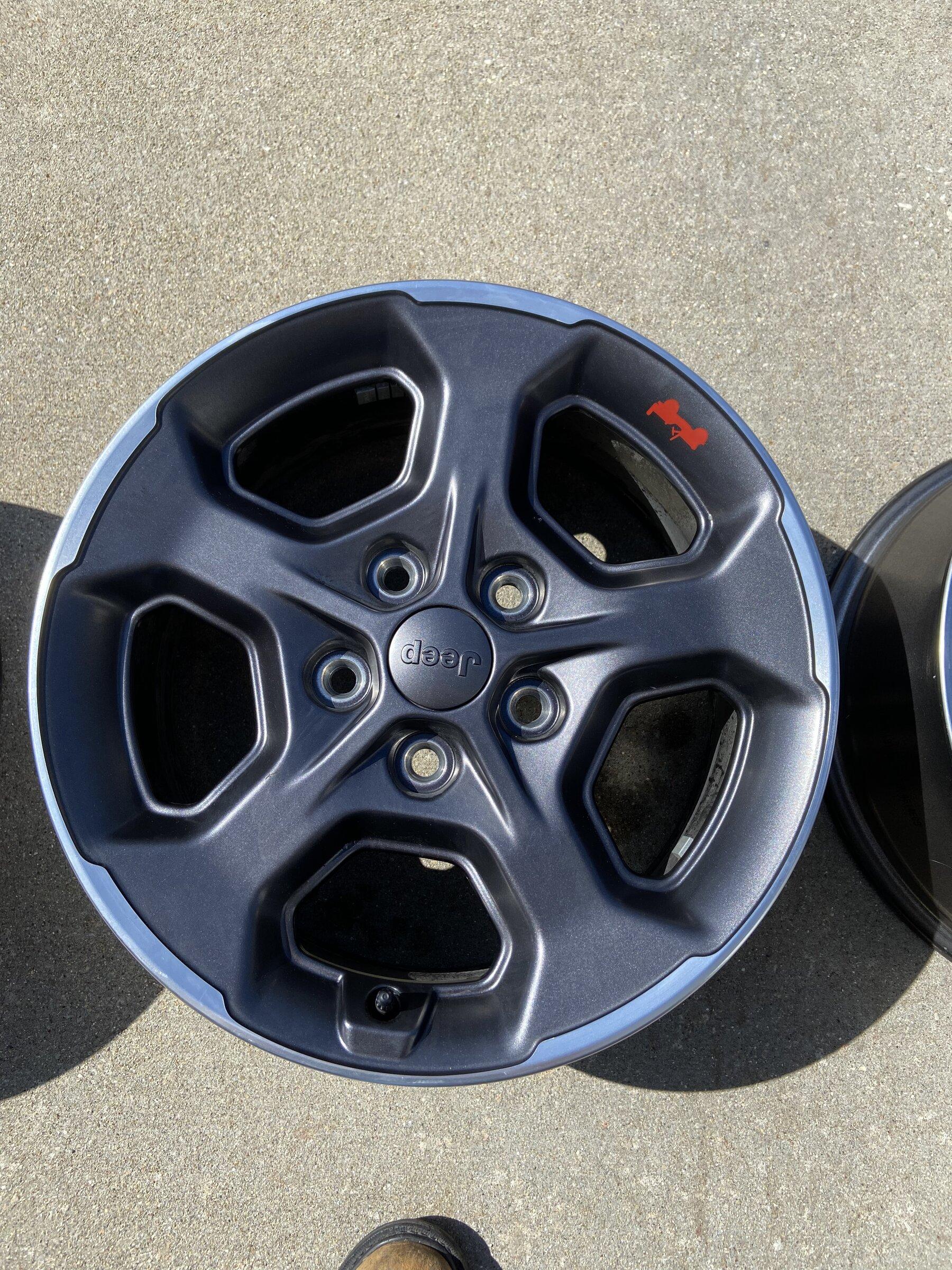 Jeep Gladiator Rubicon Wheels AB79323D-9DF1-4AA1-A218-D44B9EF1BE51