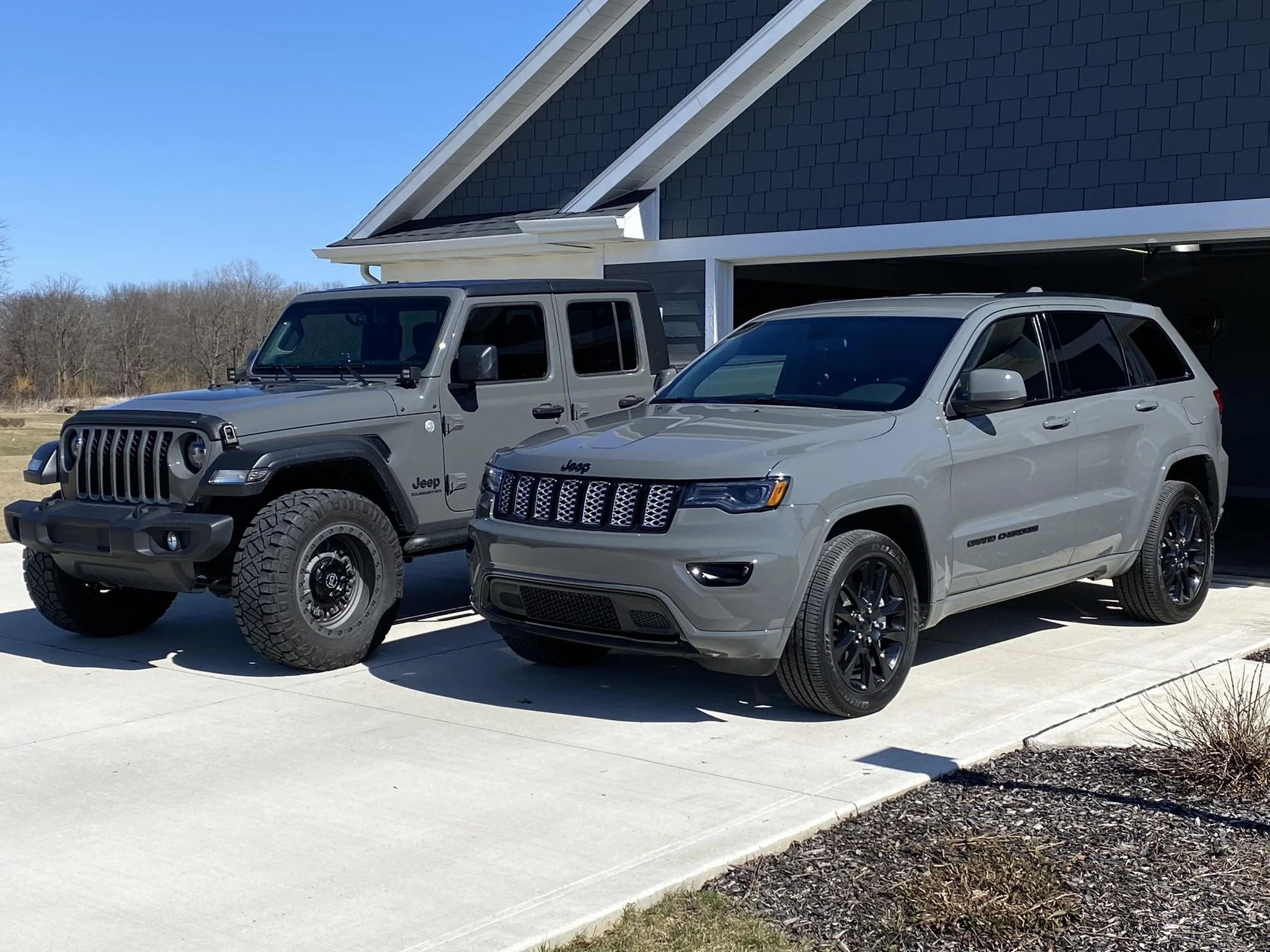Jeep Gladiator Jeeps Parking Next To Jeeps 233A03F3-4C50-4C8C-9B65-00F63C1C96F7