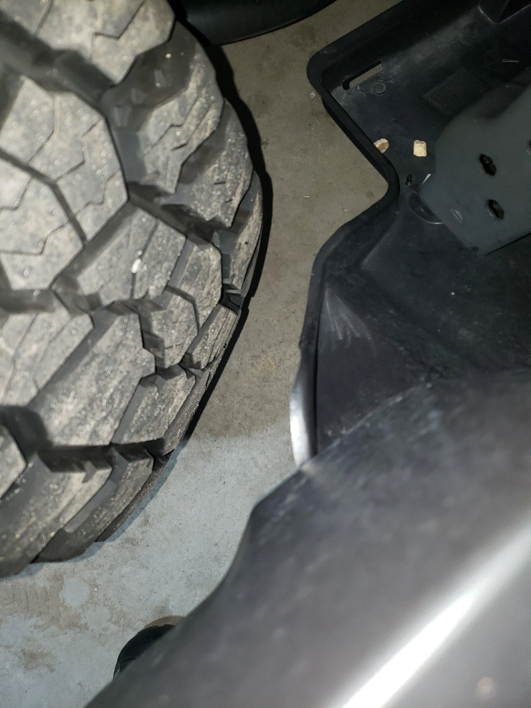 Jeep Gladiator Mopar lift on willys with 37s rubbing 20220320_150520