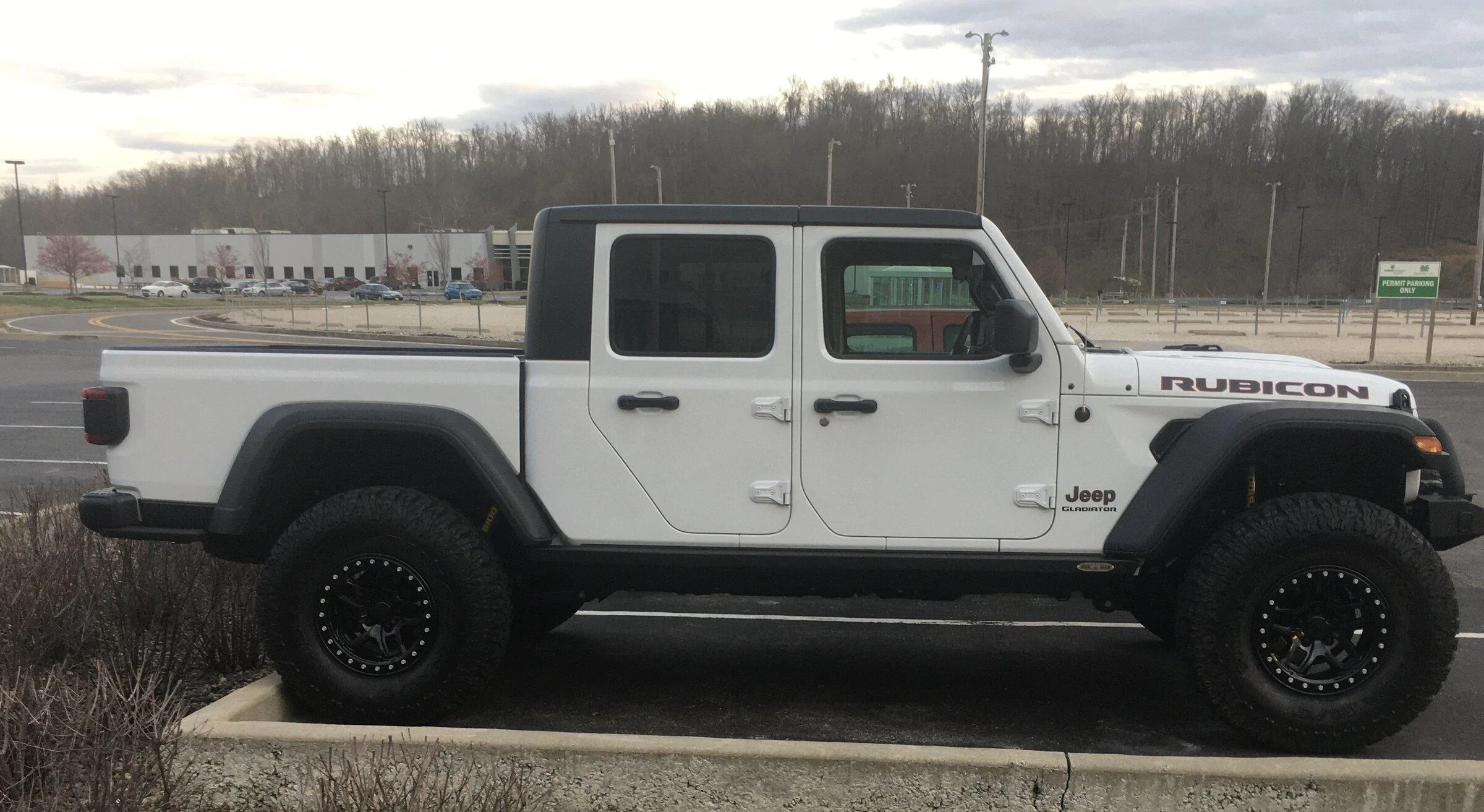 Jeep Gladiator BRIGHT WHITE Gladiator JT Club AA8ABAF6-0AEB-488E-8E29-DC542D5EDA28