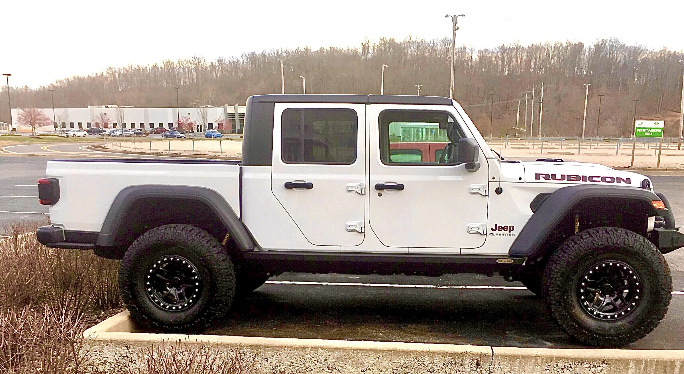 Jeep Gladiator BRIGHT WHITE Gladiator JT Club 8B6AF6B2-A2BC-4B34-94FB-D2B745BC83AC