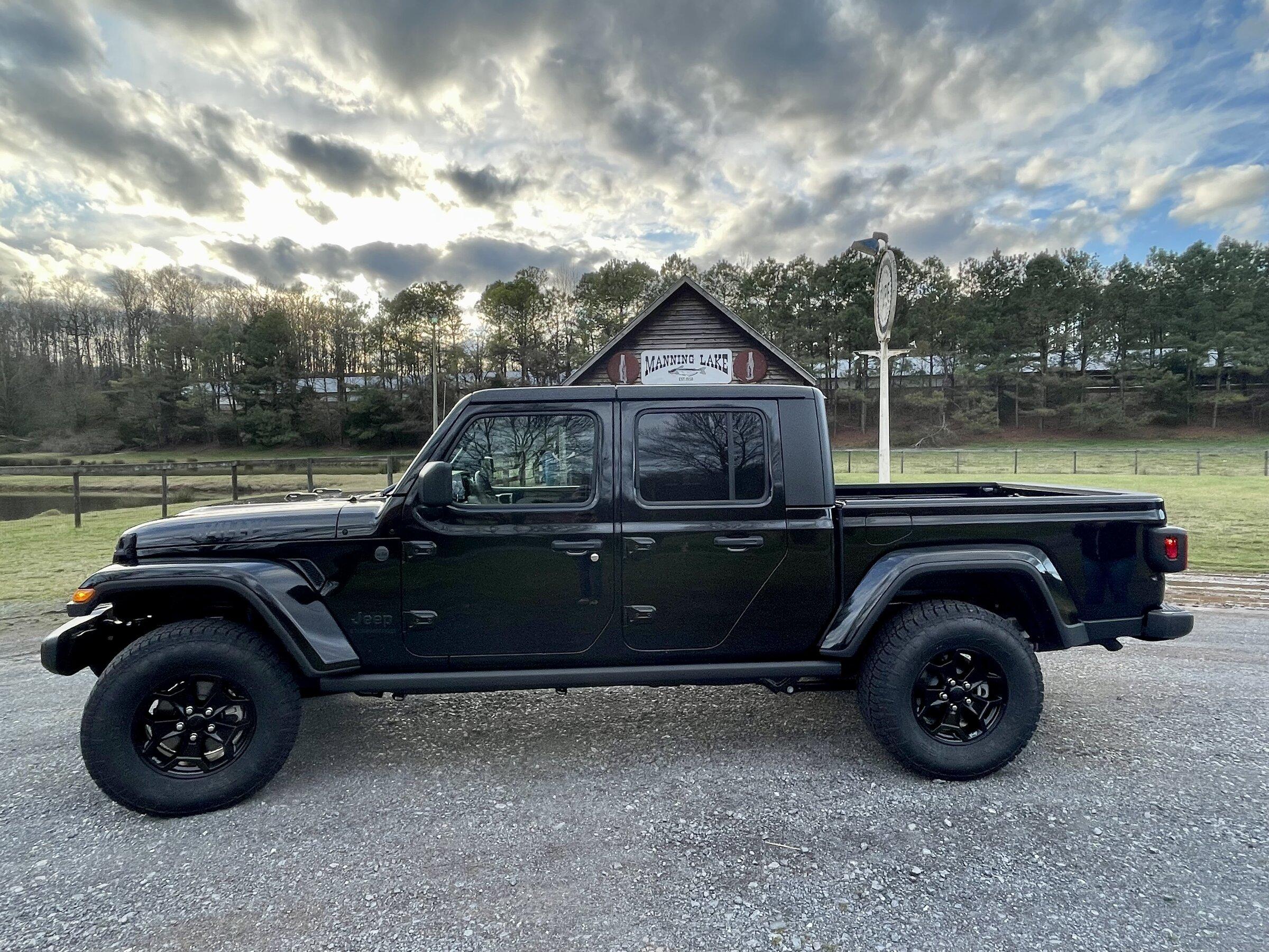 Jeep Gladiator BLACK Gladiator JT Club IMG_5184