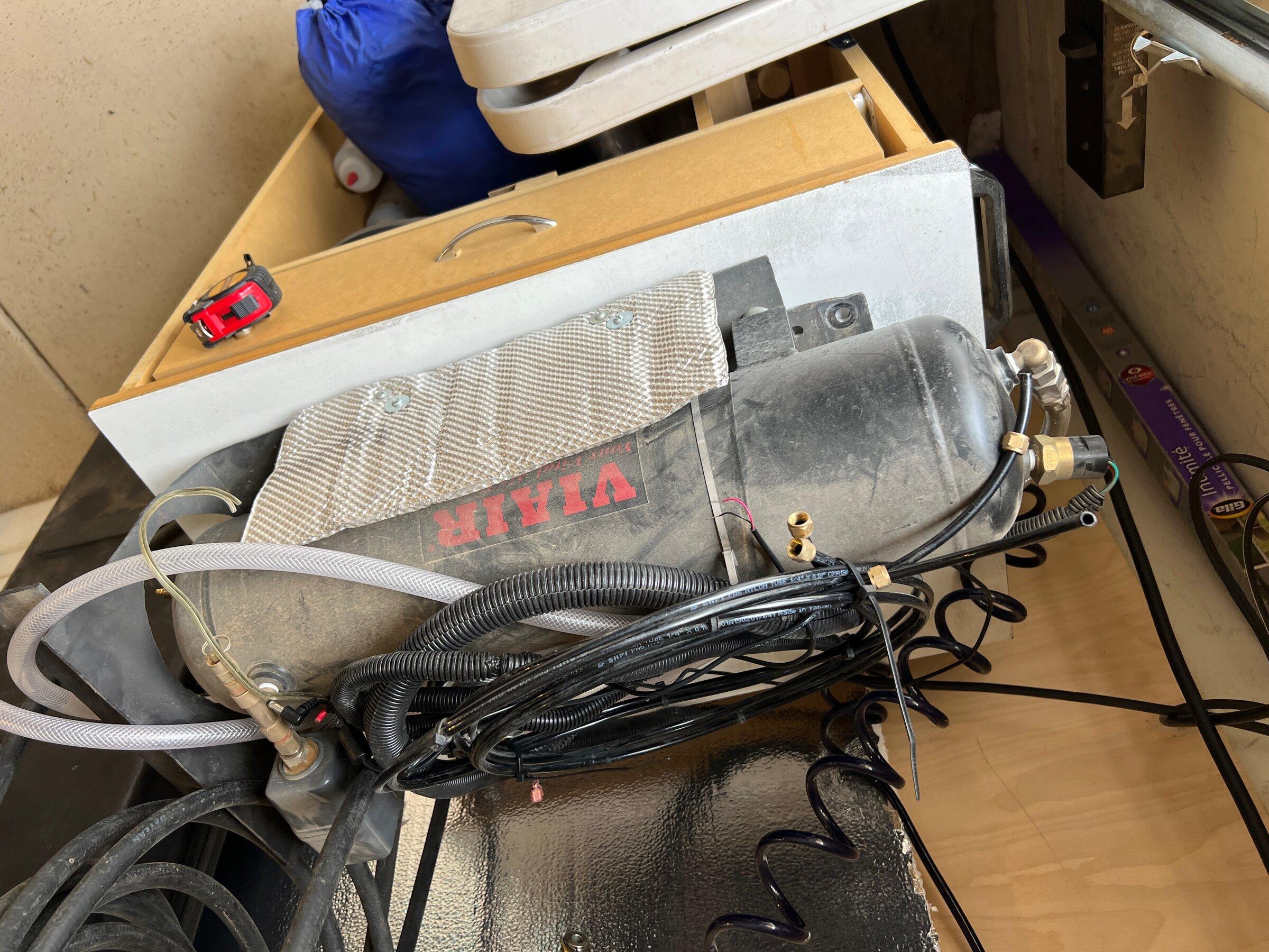 Jeep Gladiator Onboard air with custom under-vehicle mount plate compressor1