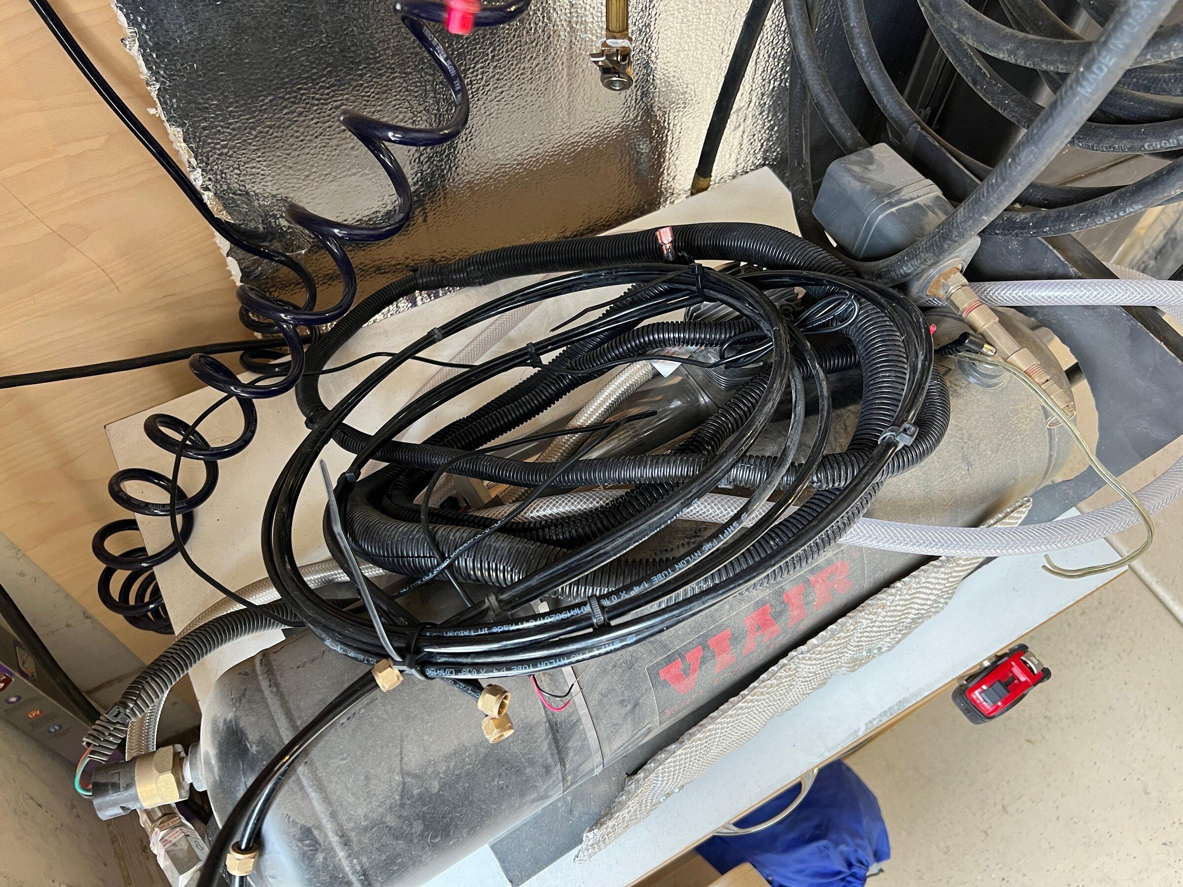 Jeep Gladiator Onboard air with custom under-vehicle mount plate compressor2