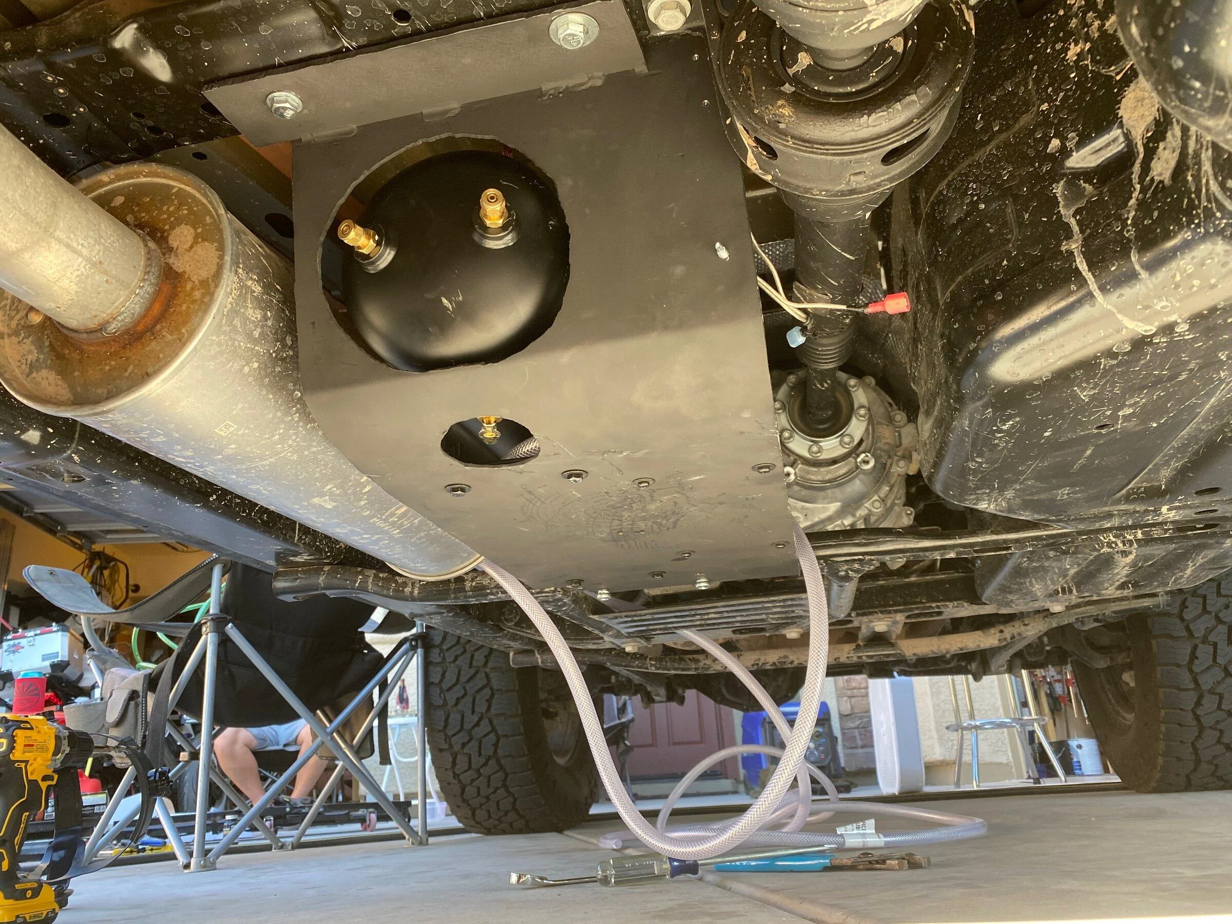 Jeep Gladiator Onboard air with custom under-vehicle mount plate compressor5
