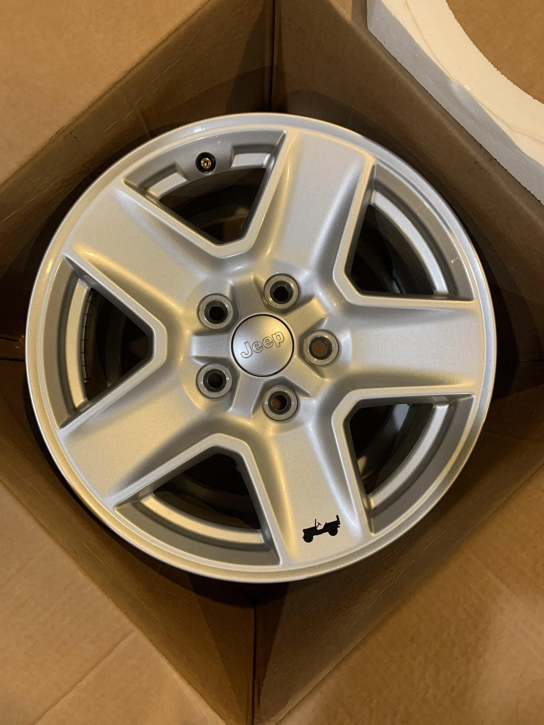Jeep Gladiator Sport S Wheels $50 for all 4 60DEF756-0A1B-44BF-BE41-86204B075663
