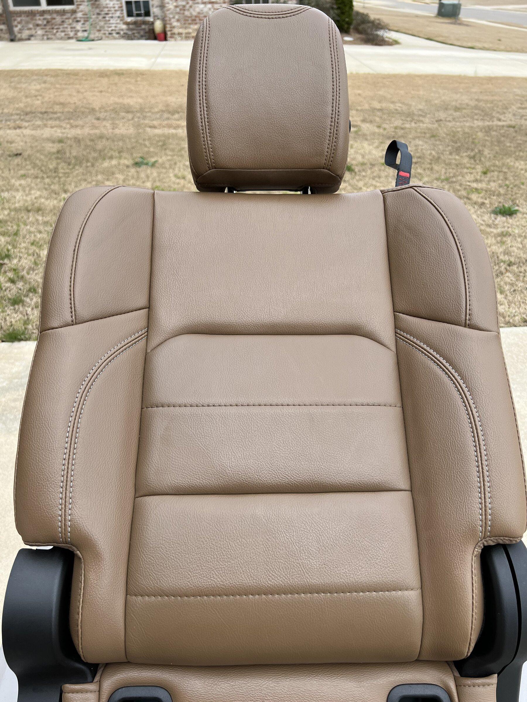Jeep Gladiator Saddle Brown Heated Rubicon Seats w/ Leather Topped Console 4F4829E1-477A-4D0F-A554-32A09611ECA4
