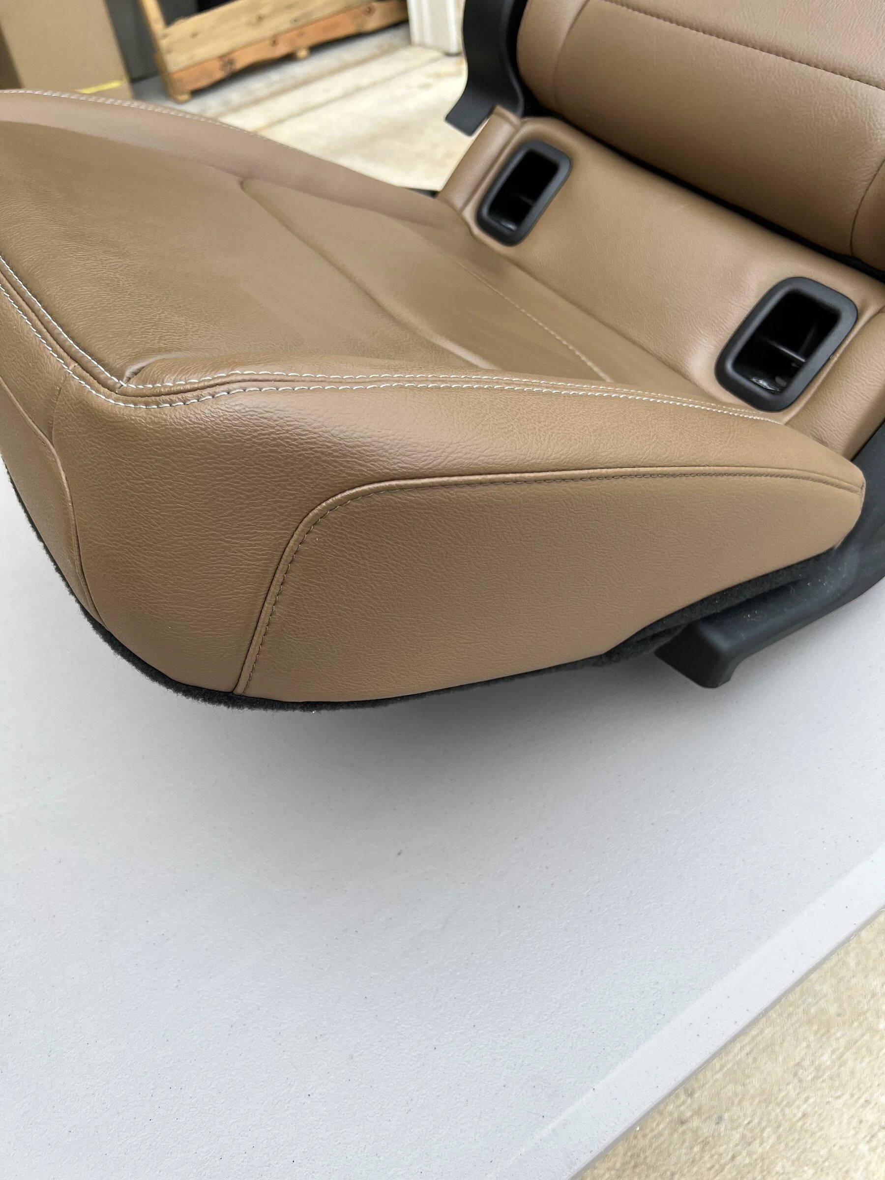 Jeep Gladiator Saddle Brown Heated Rubicon Seats w/ Leather Topped Console 92A044A3-6631-4DC1-97DF-9B1FB9A41ED7