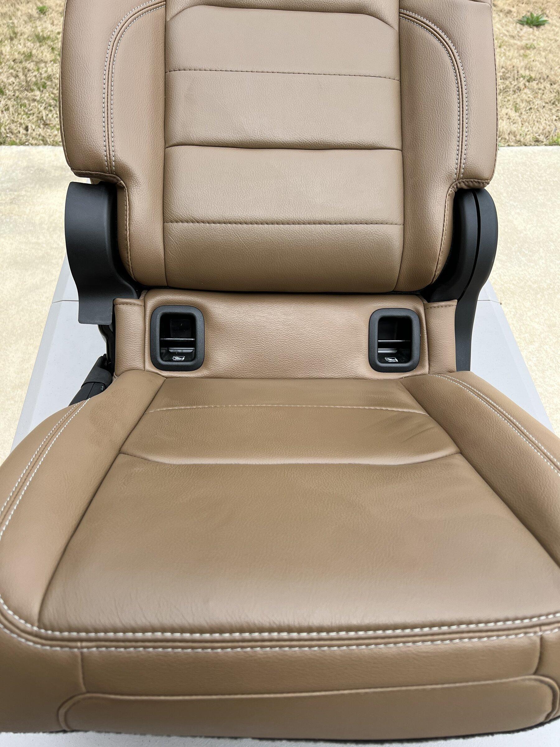 Jeep Gladiator Saddle Brown Heated Rubicon Seats w/ Leather Topped Console 00E0EE4F-A22F-4B44-B913-78004C9C3FF1