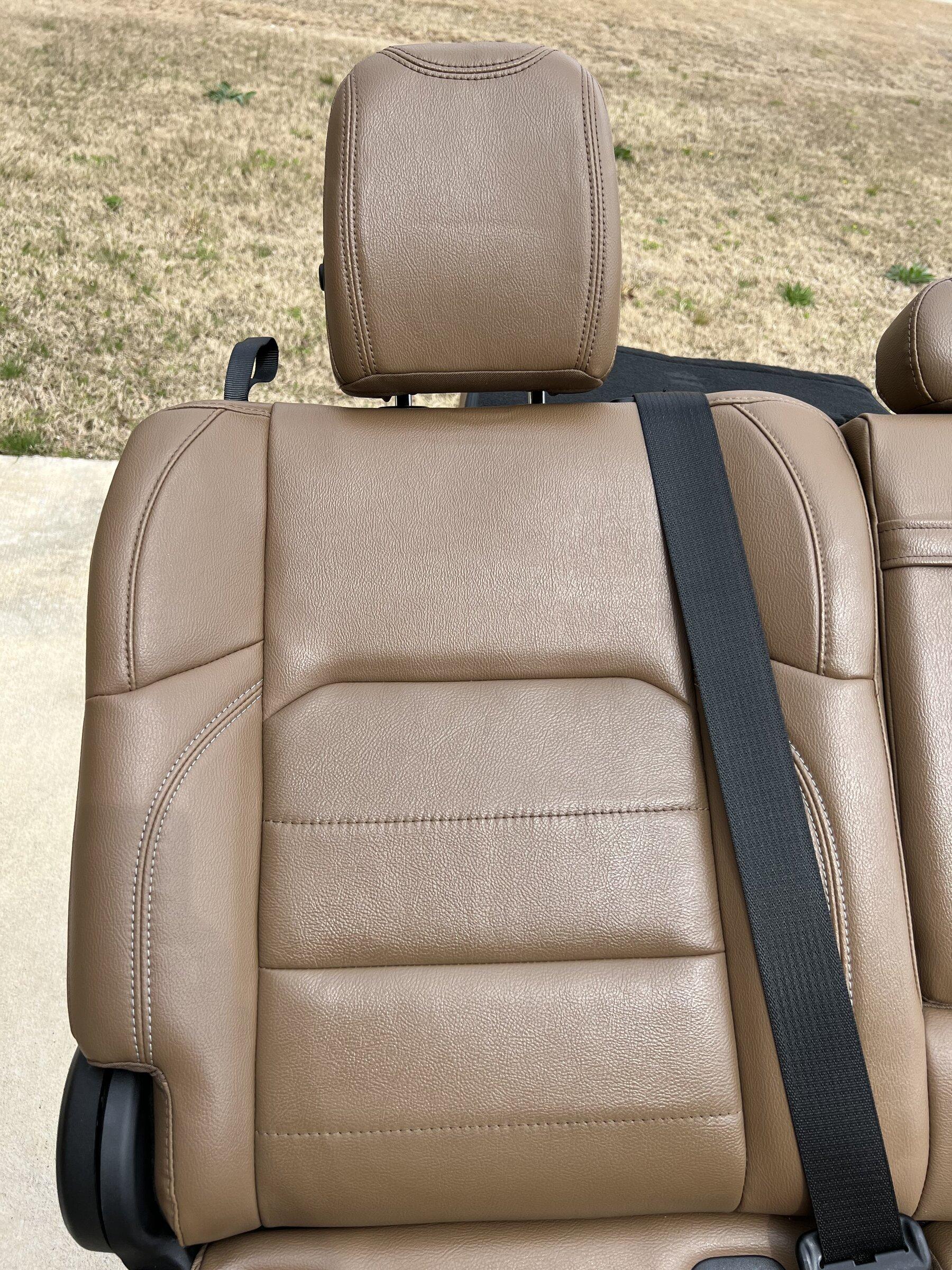 Jeep Gladiator Saddle Brown Heated Rubicon Seats w/ Leather Topped Console 511E13F8-8153-49ED-BD44-DFAE70DB5BB1