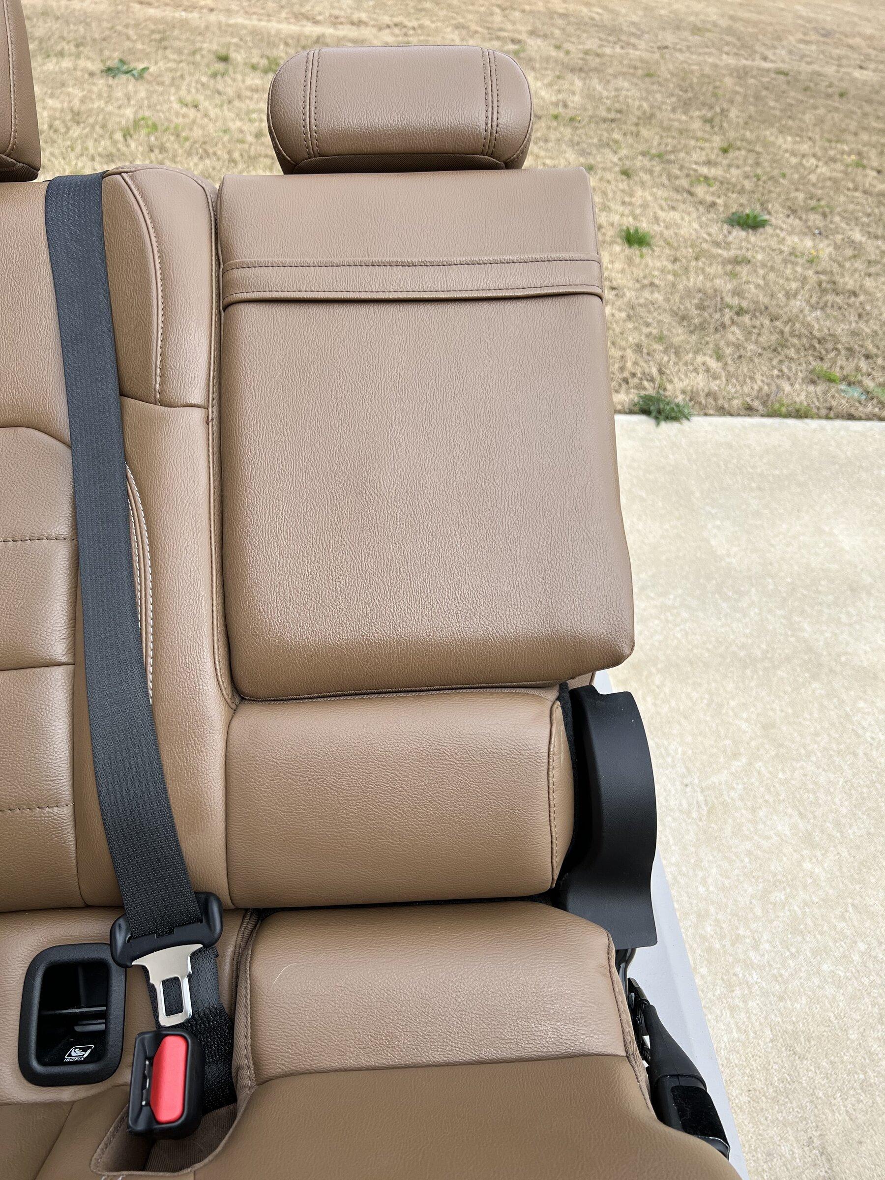 Jeep Gladiator Saddle Brown Heated Rubicon Seats w/ Leather Topped Console DEA3140C-A041-4CBA-B195-E03210DE2487