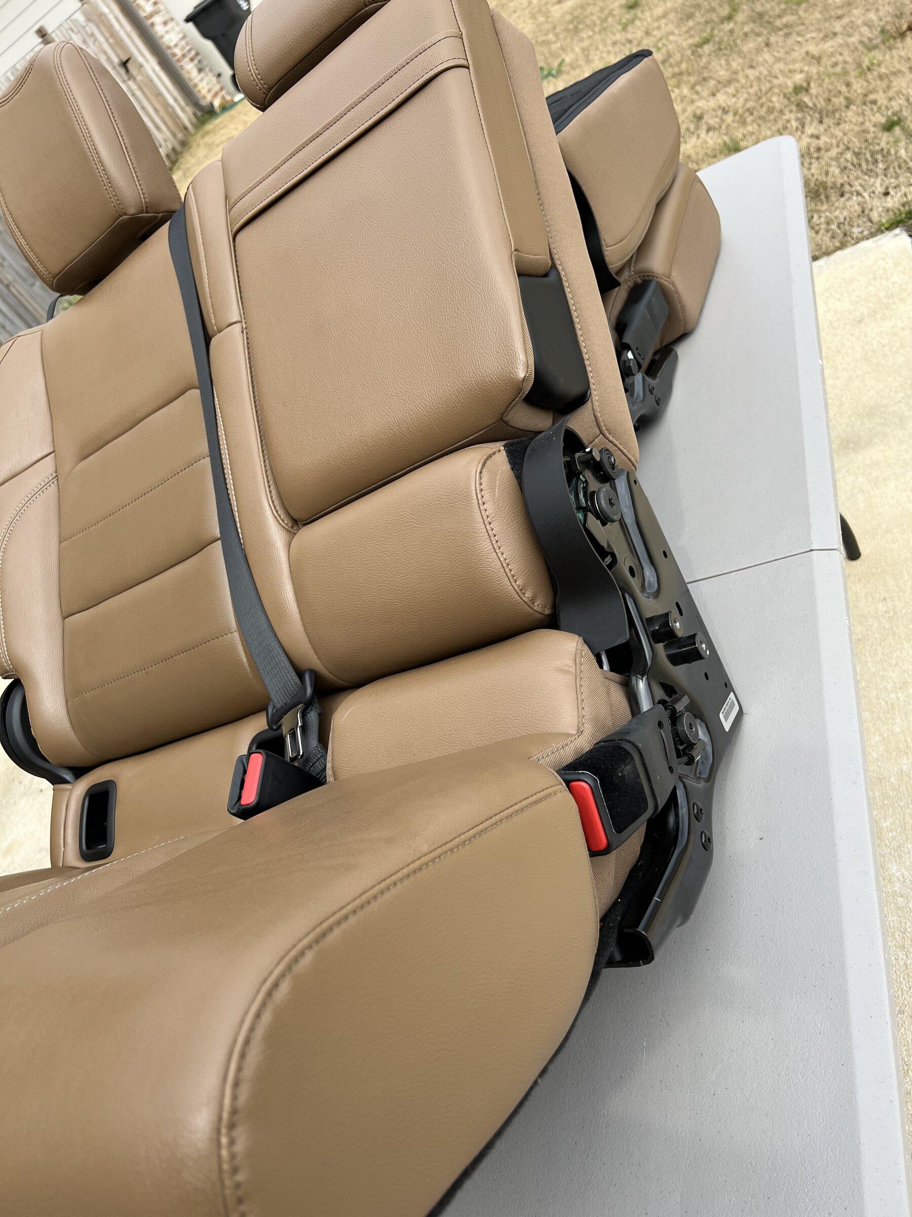 Jeep Gladiator Saddle Brown Heated Rubicon Seats w/ Leather Topped Console E27C3717-E4B9-4717-90DA-8CF1562E8AEF