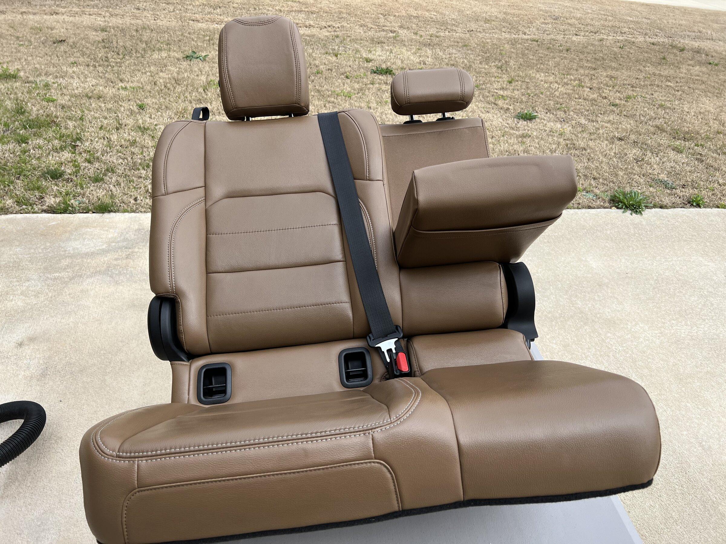 Jeep Gladiator Saddle Brown Heated Rubicon Seats w/ Leather Topped Console 06E55A96-96AD-46DC-9747-735F3AE9B79B