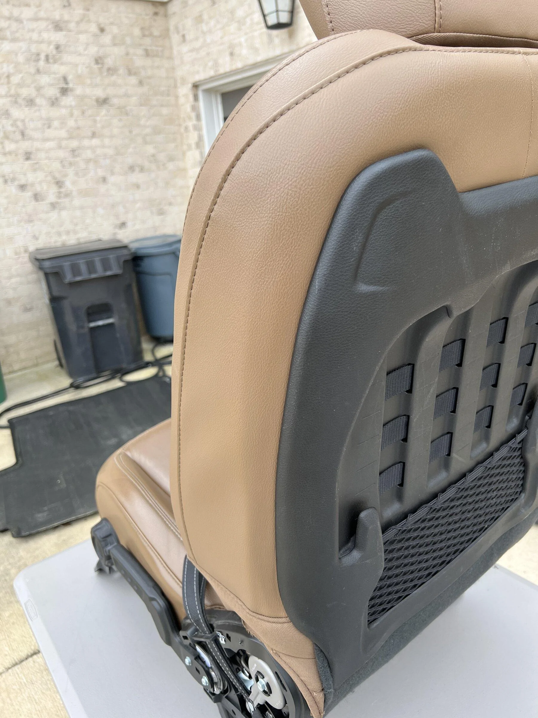 Jeep Gladiator Saddle Brown Heated Rubicon Seats w/ Leather Topped Console 356E13F7-7293-4F26-A957-12DDA098955A