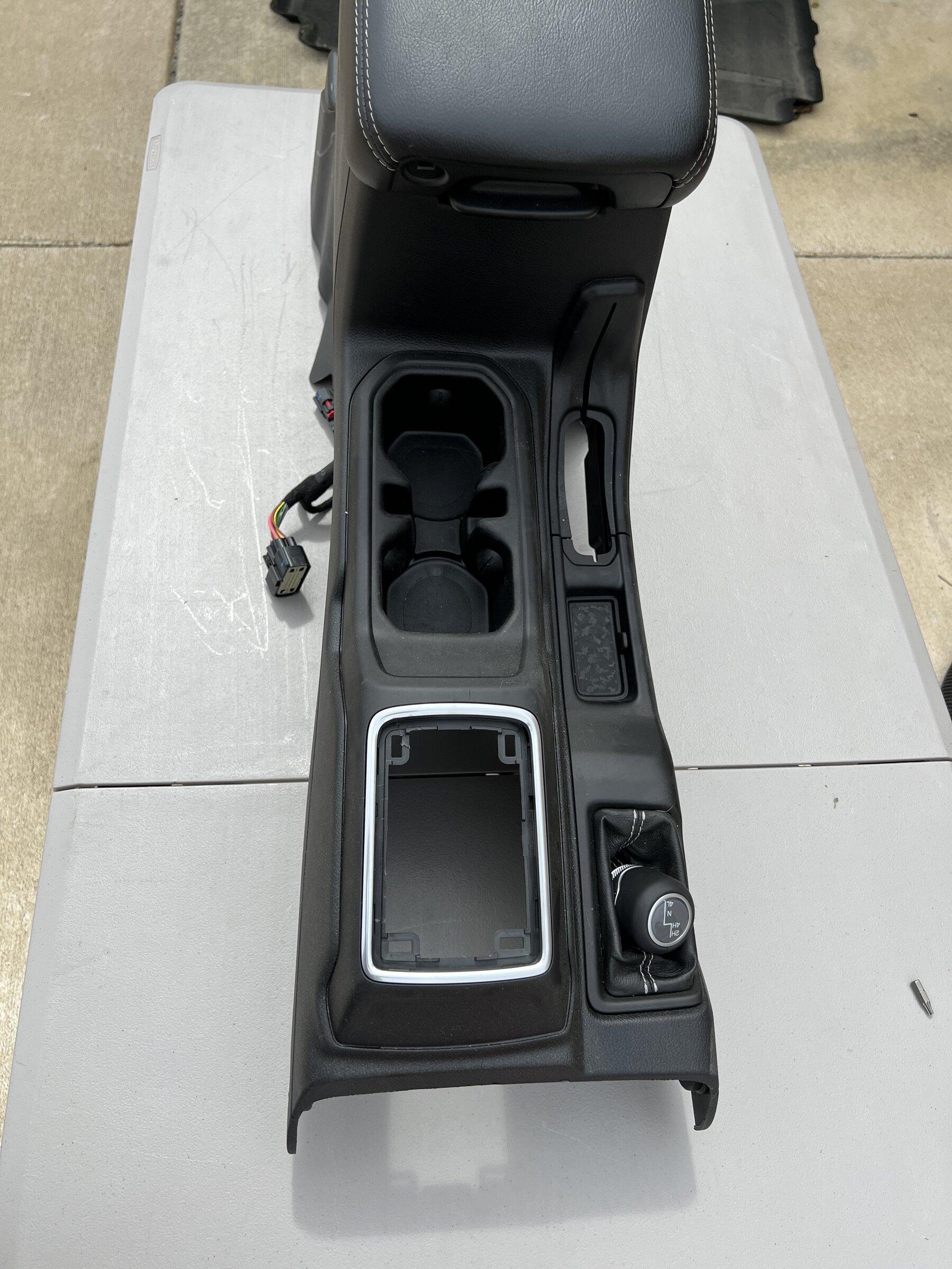 Jeep Gladiator Saddle Brown Heated Rubicon Seats w/ Leather Topped Console 6030A6D6-E4E3-4200-9CCF-7D5798B1D93F