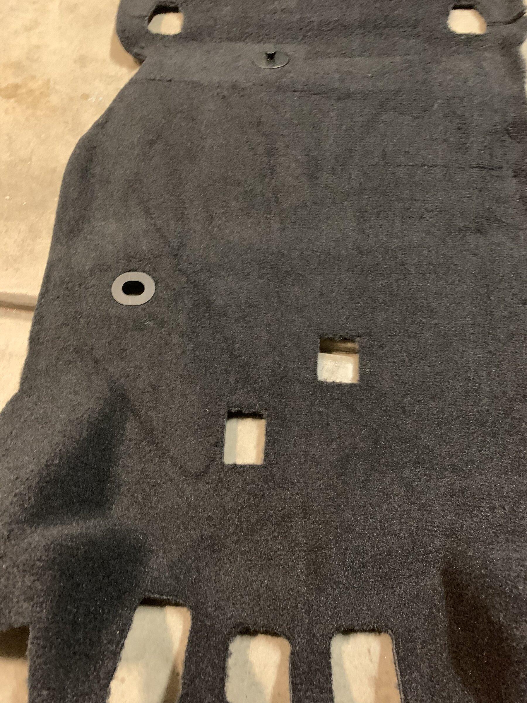 Jeep Gladiator Original interior carpet for sale 2EEEB29A-4F69-41B6-91CB-D196393048AC