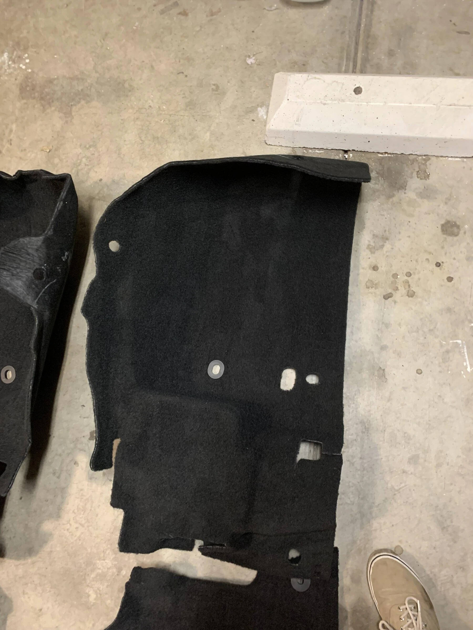 Jeep Gladiator Original interior carpet for sale 9A49BA3C-B247-4CAE-A791-D4BC6895053F