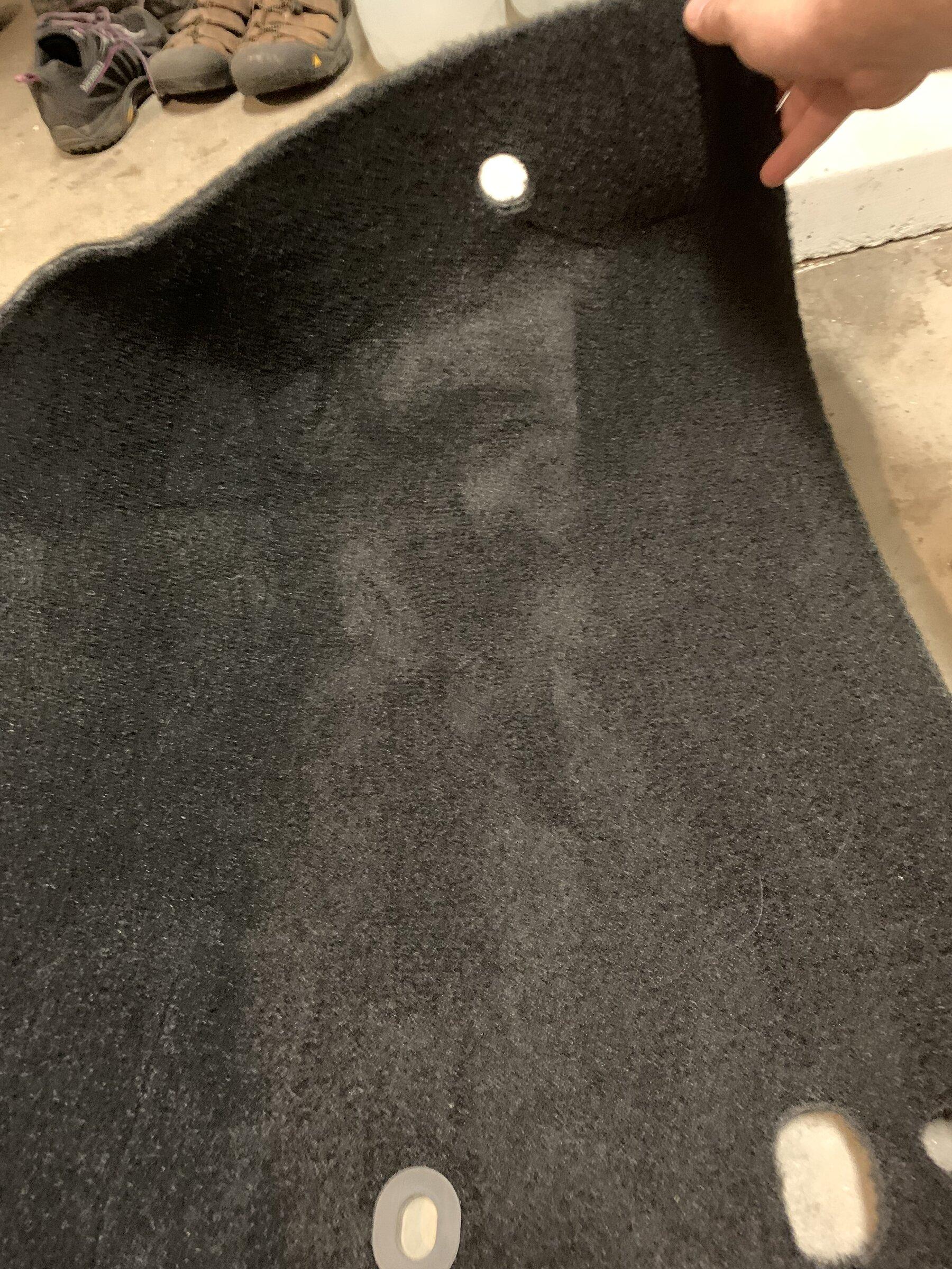 Jeep Gladiator Original interior carpet for sale F61BB148-9184-4CAE-9AEF-77ADFE47AD05
