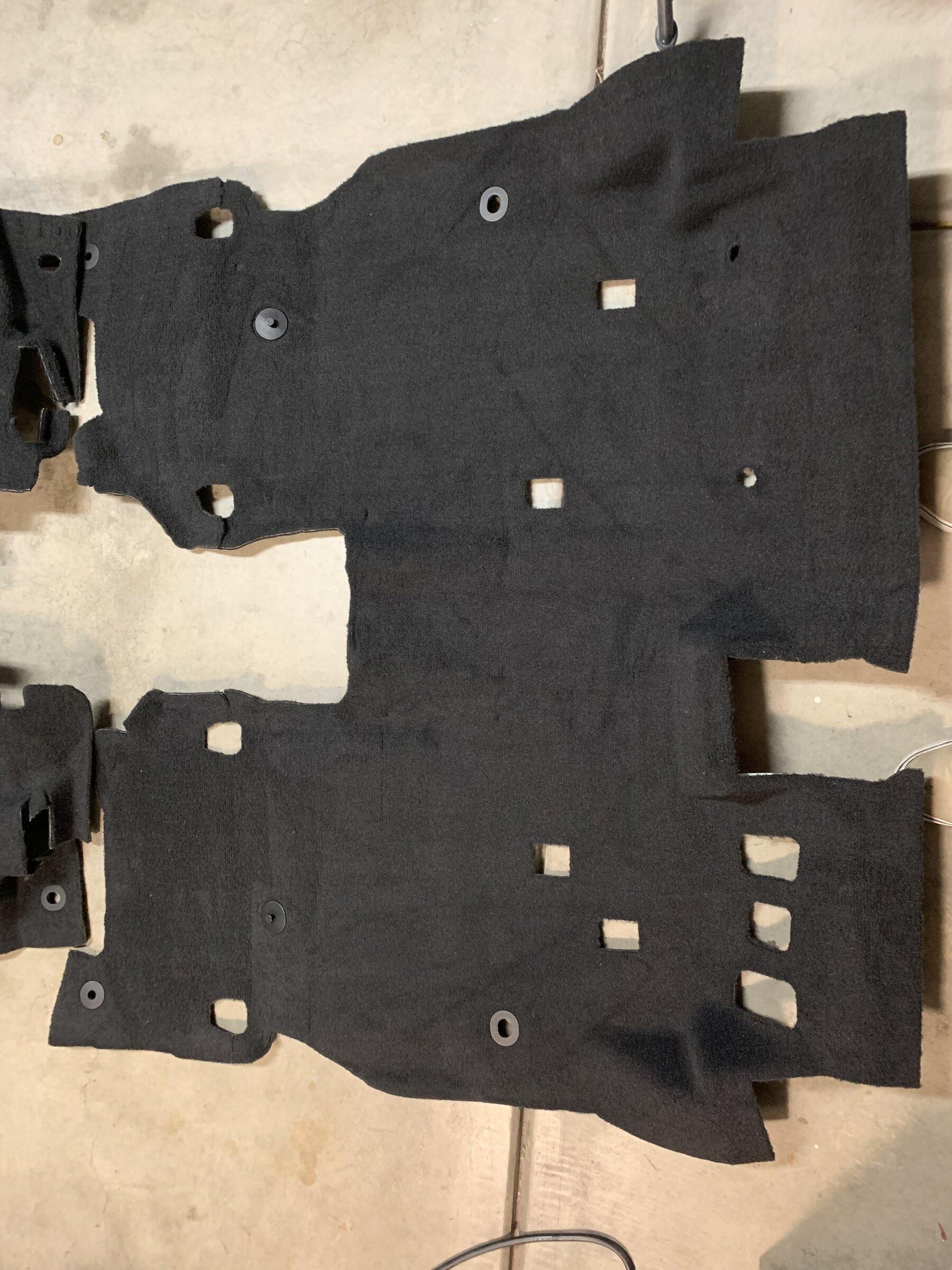 Jeep Gladiator Original interior carpet for sale 66D644C8-8D9A-46A6-8C60-05205847B66D