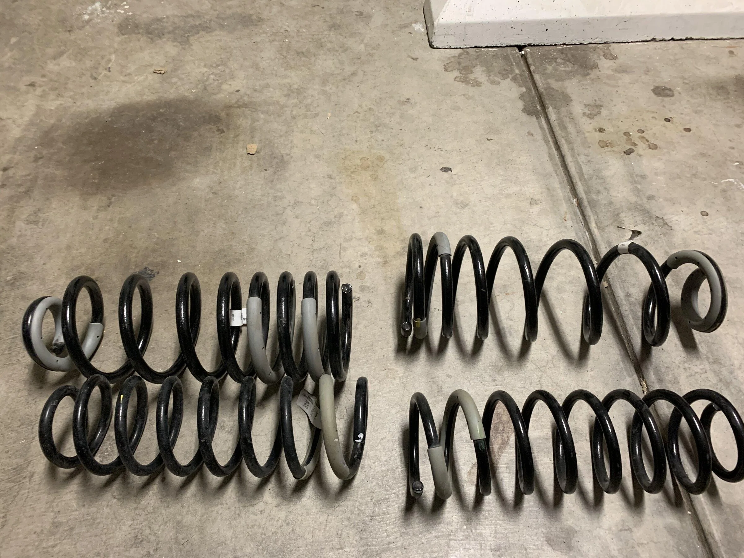 Jeep Gladiator 2021 JTR Factory springs for sale 28479407-7D59-43BA-9FAC-F5D9E244A873