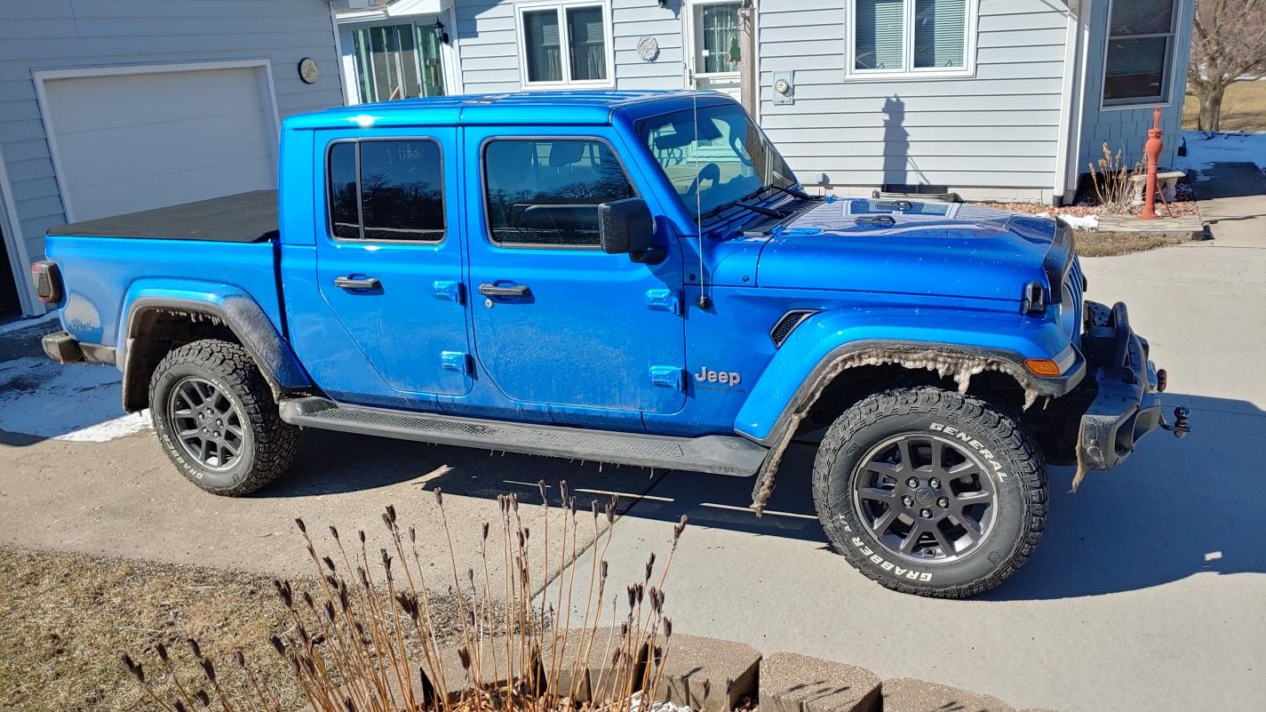 Jeep Gladiator Question for MOPAR roll up tonneau cover owners... 20220312_102449_HDR