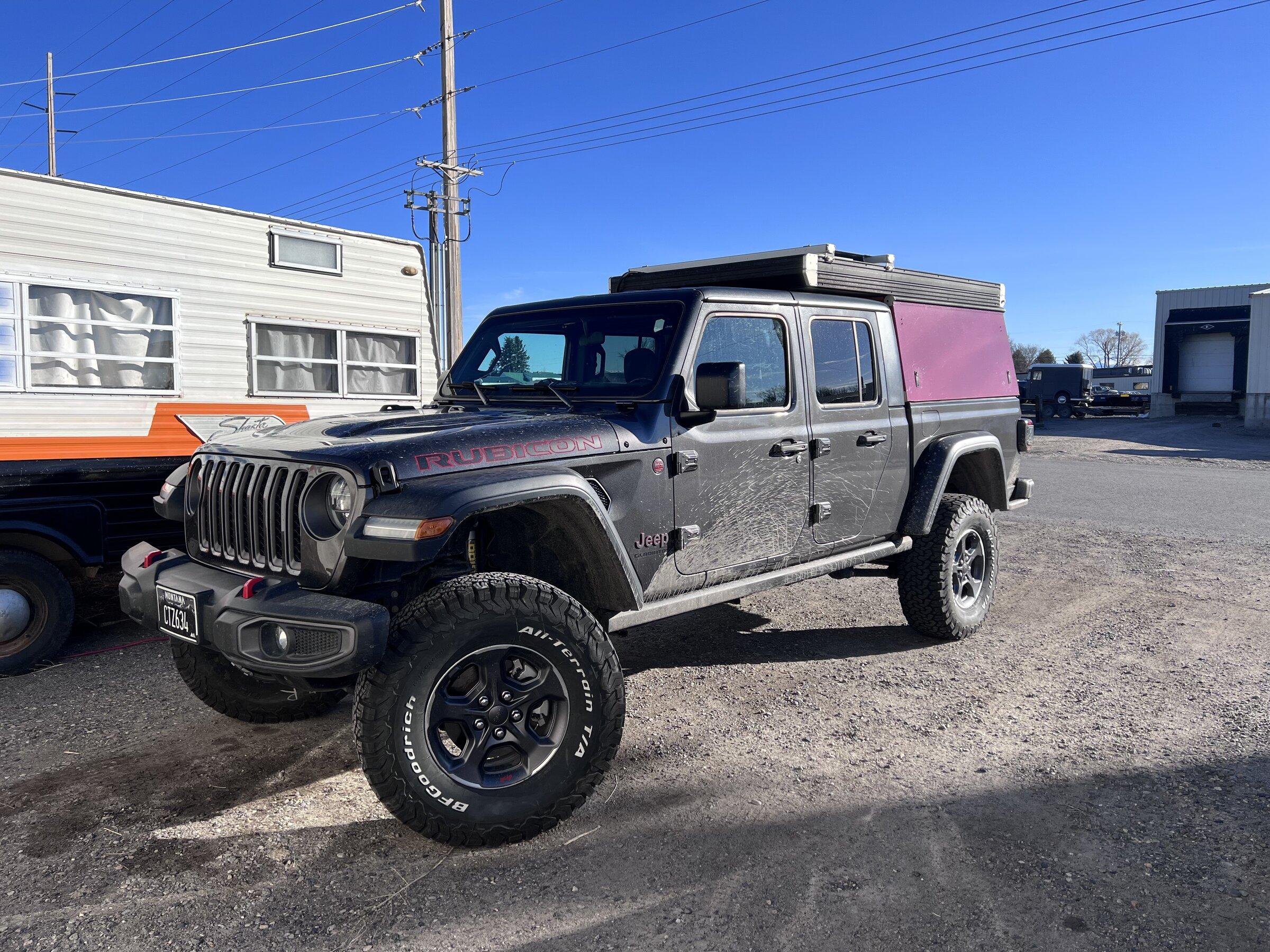 Jeep Gladiator Alu-Cab Canopy Camper tempImagei6B4WG