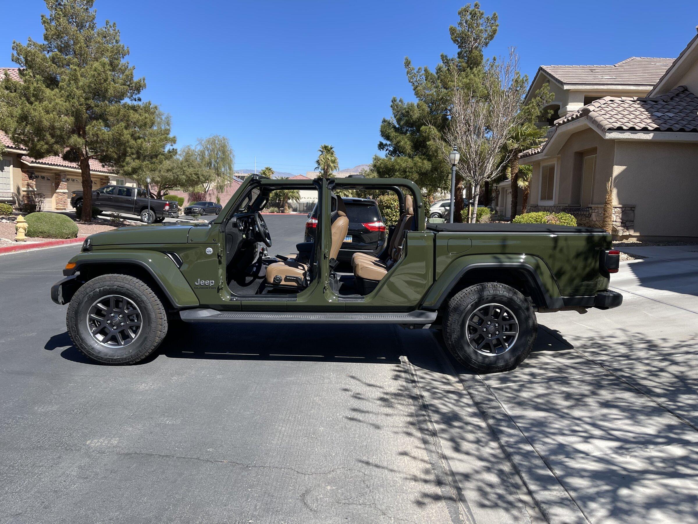 Jeep Gladiator SARGE GREEN Gladiator club 05D365C5-9180-46BA-B7FC-DE413F57CF86