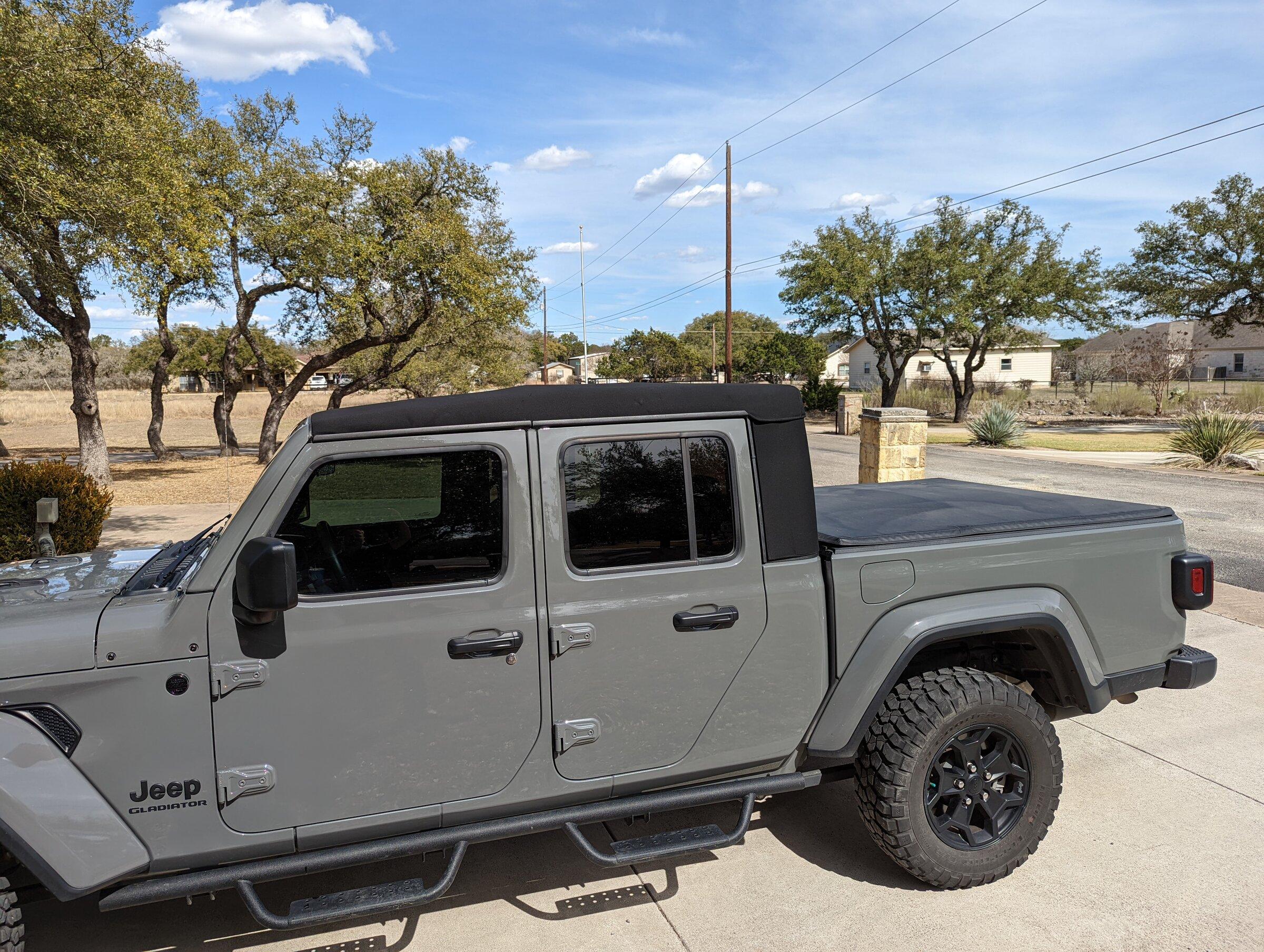 Jeep Gladiator Premium Soft Top PXL_20220323_205928643