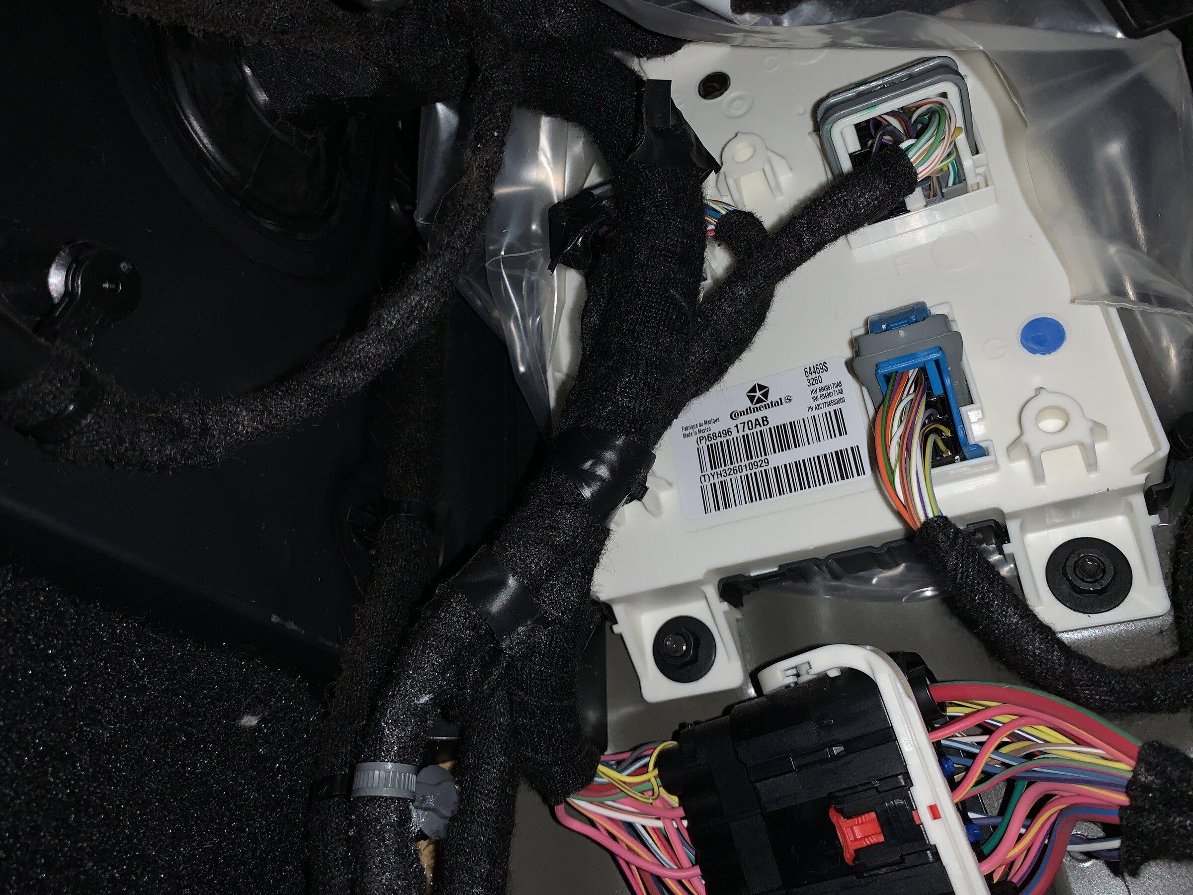 Jeep Gladiator Installed the XL Amp Steps on my Gladiator - Pics, wiring details 9313E655-CD10-45CE-8BB6-C7B6F3C96B2F