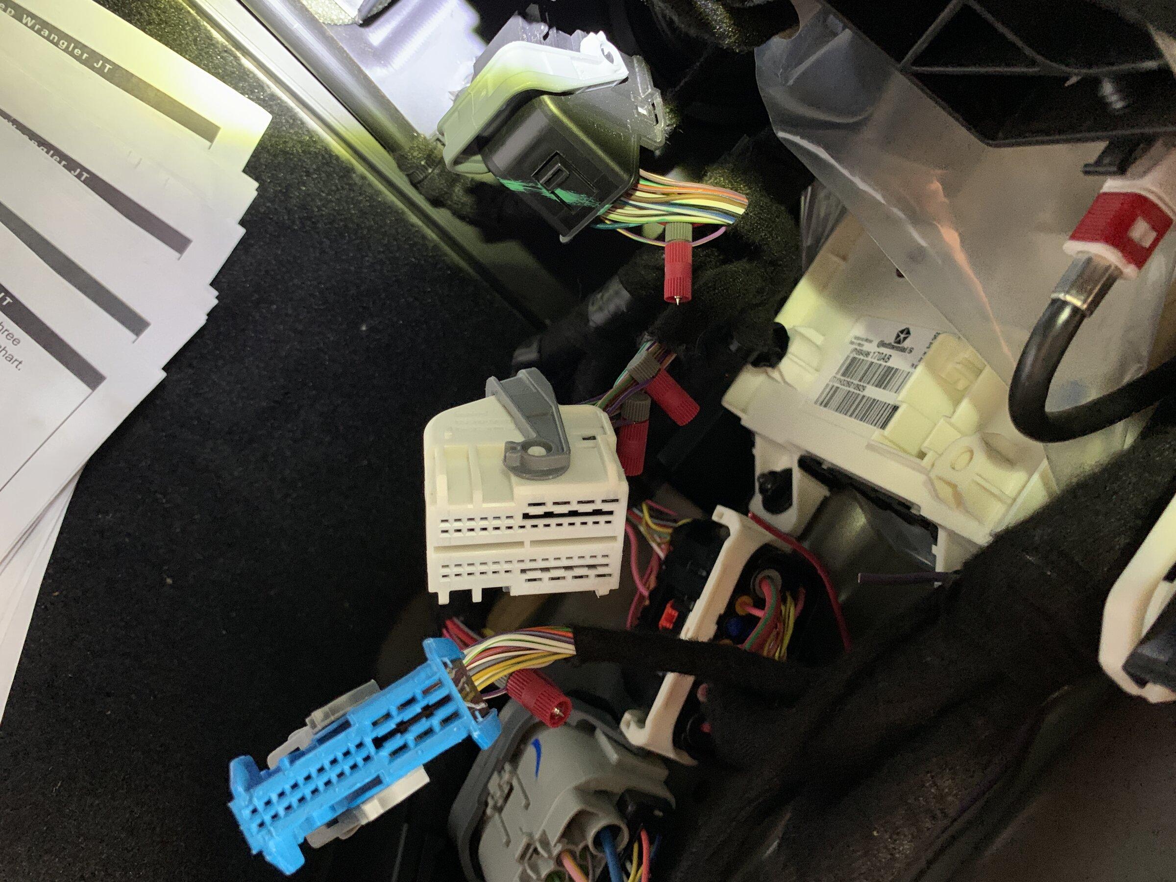 Jeep Gladiator Installed the XL Amp Steps on my Gladiator - Pics, wiring details E6F5AA08-6866-4420-873C-75C26E629A05