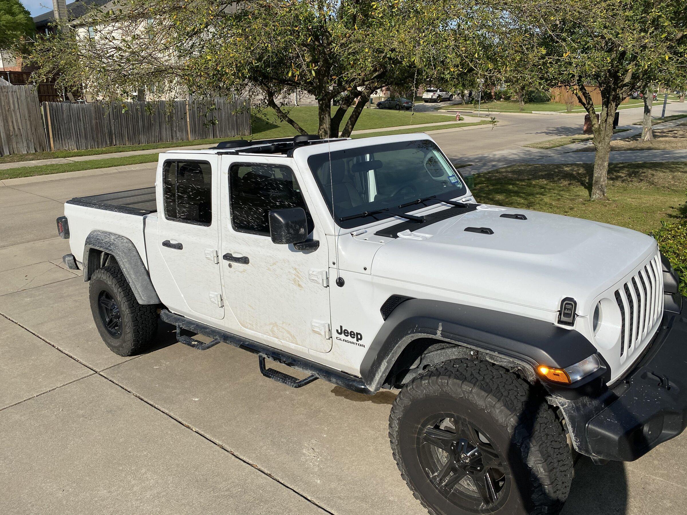 Jeep Gladiator 2020 Bright White Max Tow 4810AEA6-5732-49A9-87B5-F2A0CAB8B747