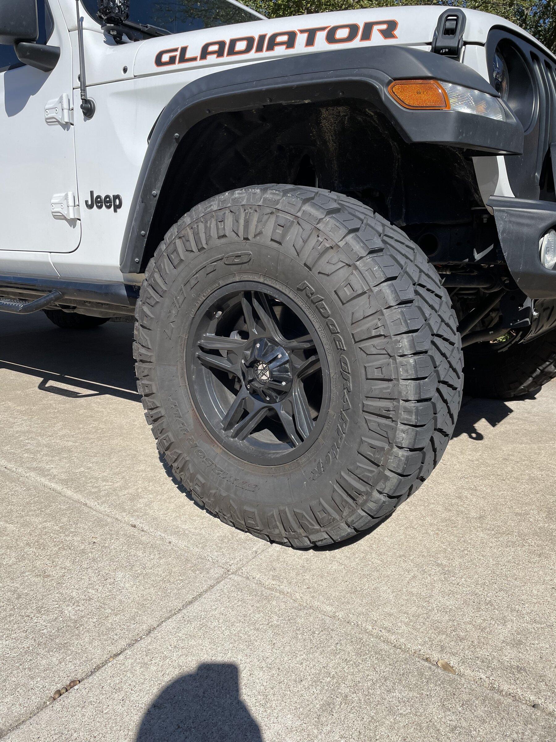 Jeep Gladiator 2020 Bright White Max Tow 0A4F14FE-6ACD-4BBA-B4FB-D384DDB675F0