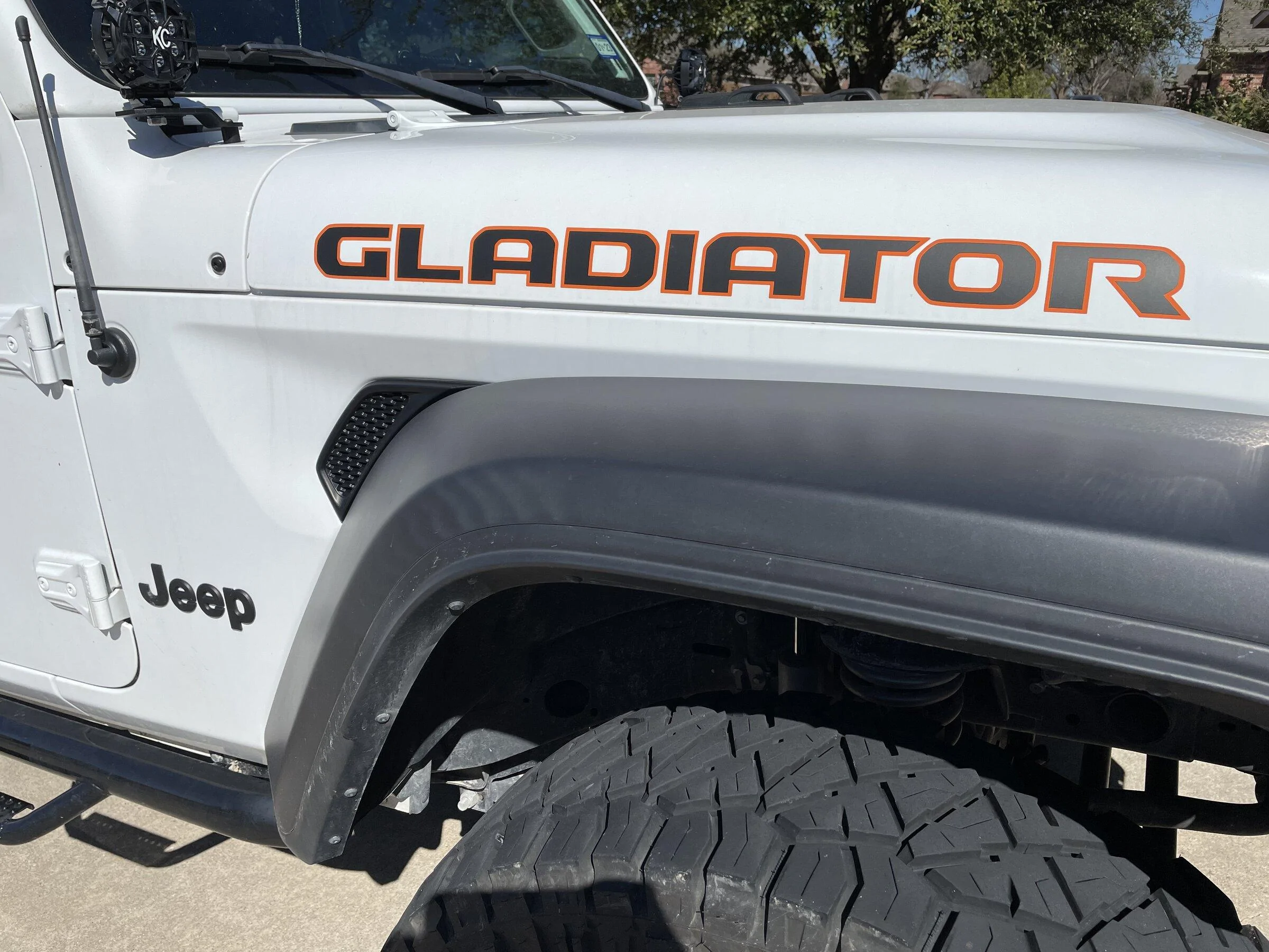 Jeep Gladiator 2020 Bright White Max Tow 8CDACF0D-71D5-4CDE-B5E5-894A8B872A67