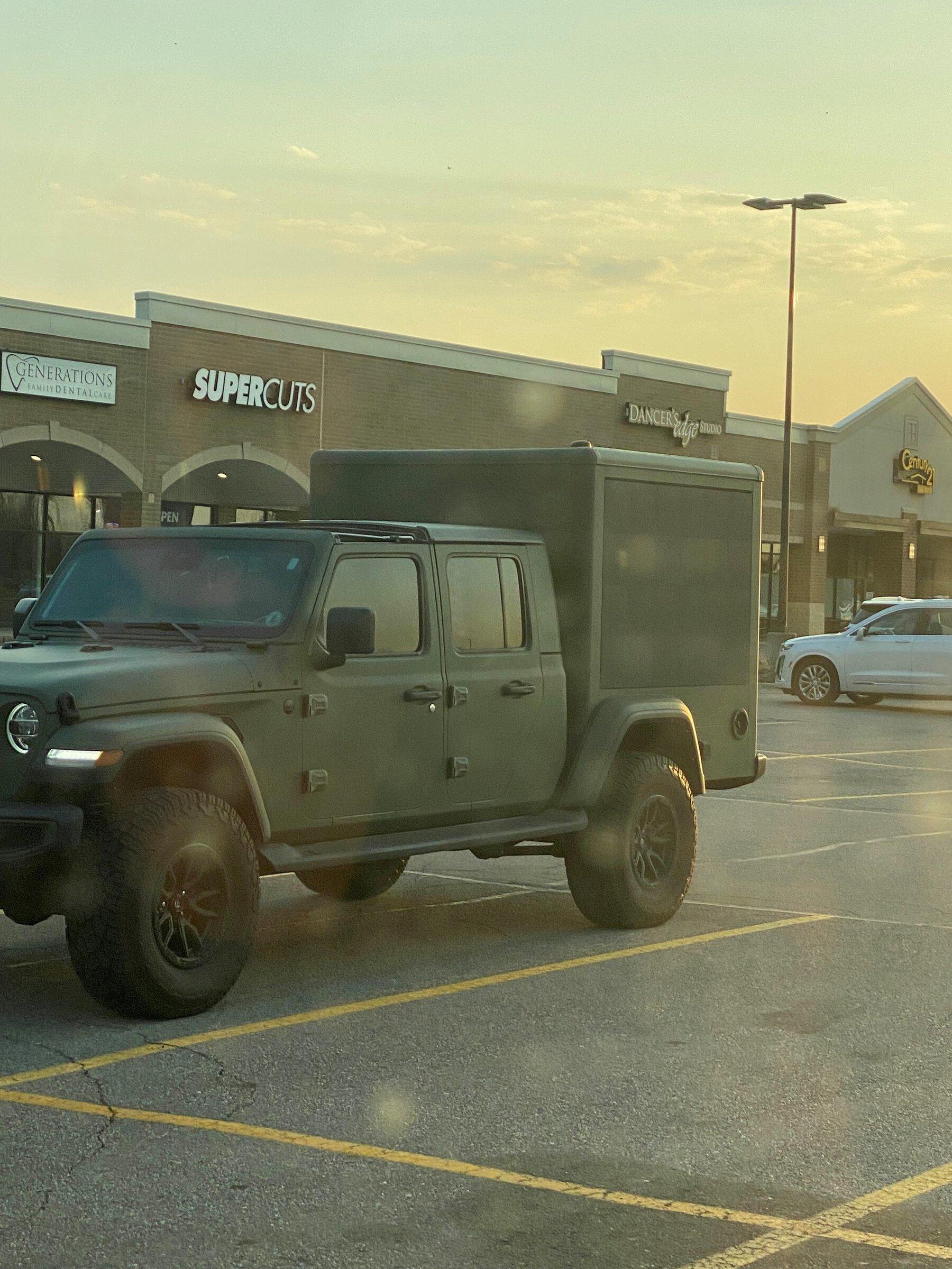 Jeep Gladiator Are you on here? box truck 2