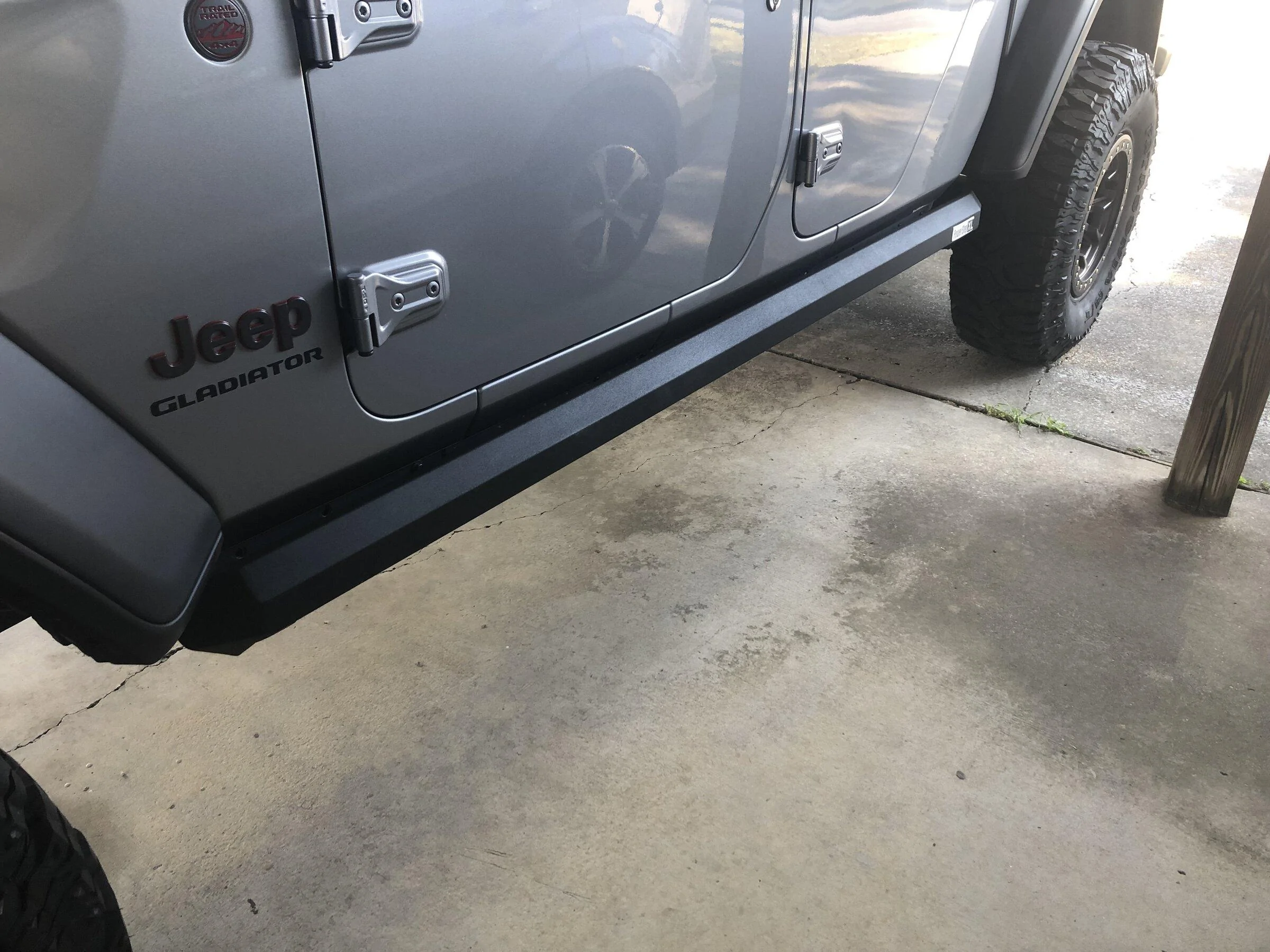 Jeep Gladiator Please show me your Steps 7685D292-BBA6-41DC-8DD1-62AAB433FF56