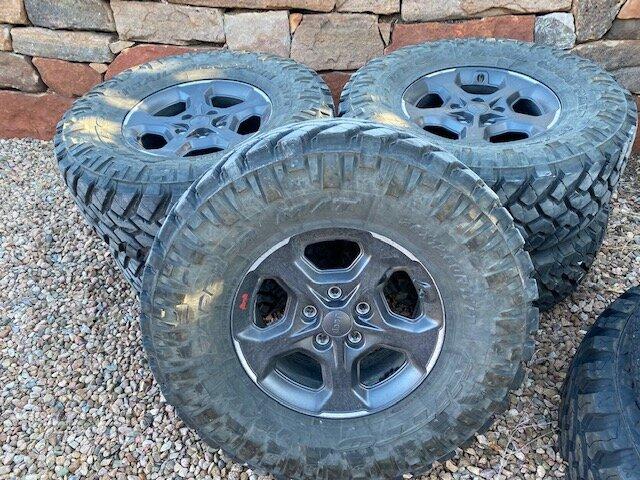 Jeep Gladiator Rubicon Factory Wheels with 35x12.50 Nitto Trail Grapplers IMG_3341