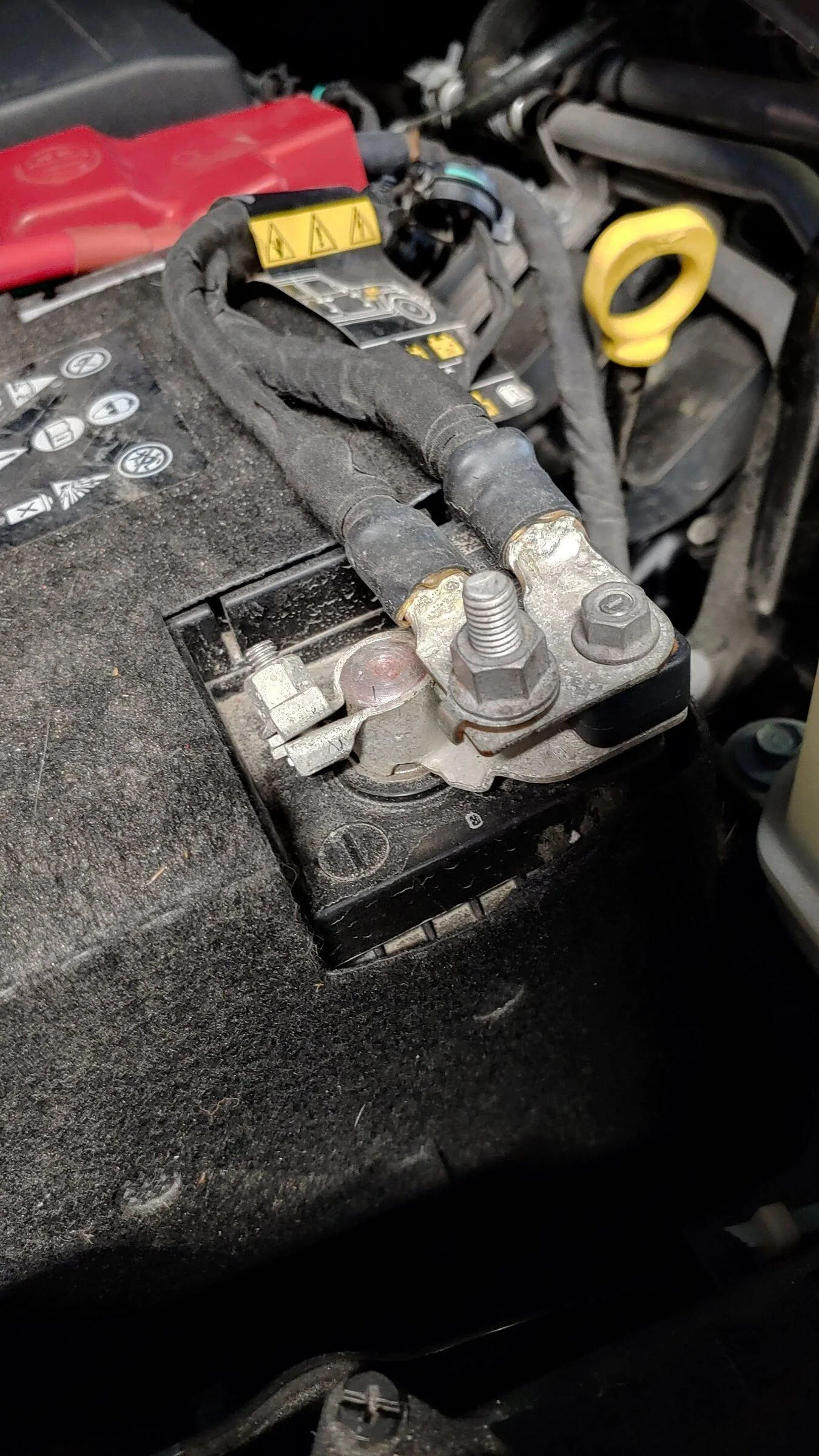 Jeep Gladiator Your battery voltage - truck off and at rest JT-neg-bat-post
