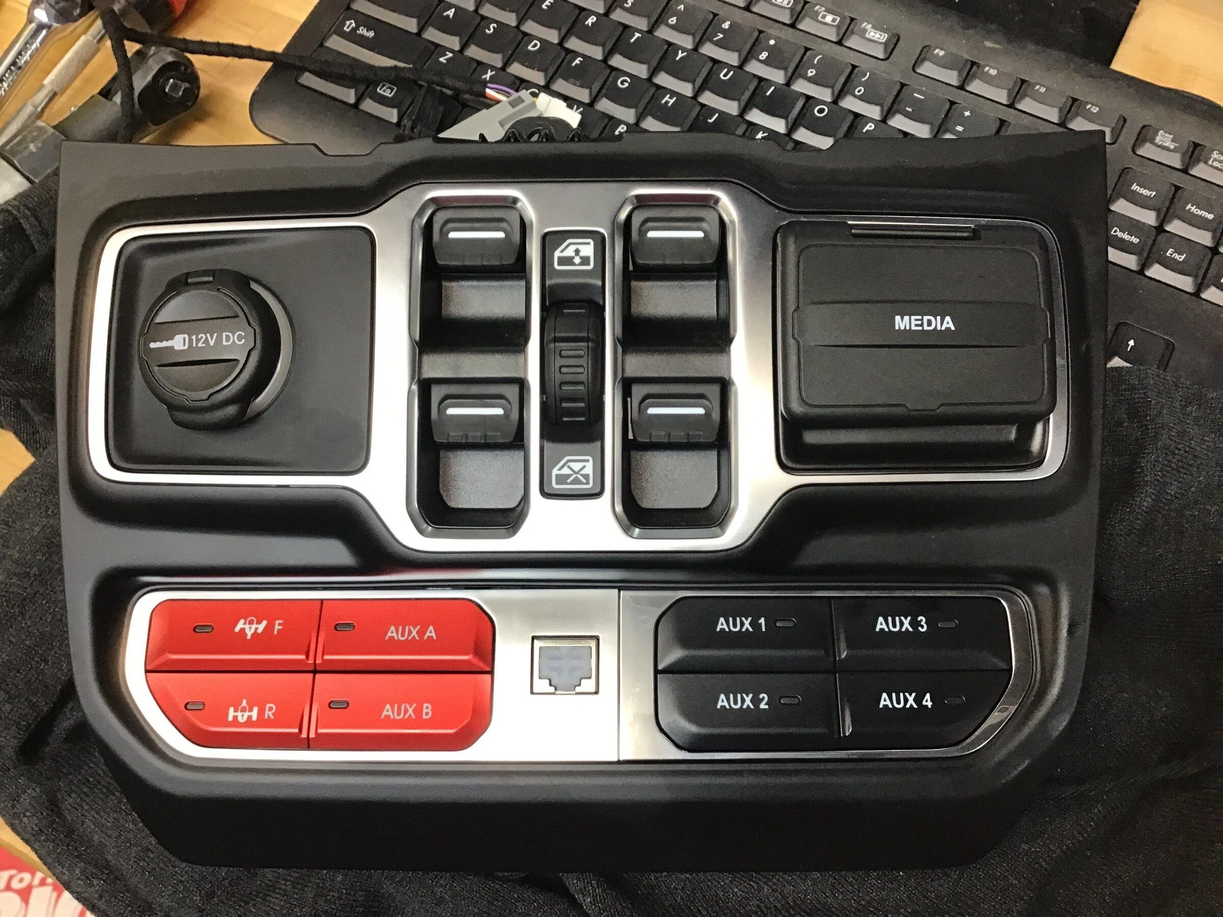 Jeep Gladiator New auxiliary switch bank imag