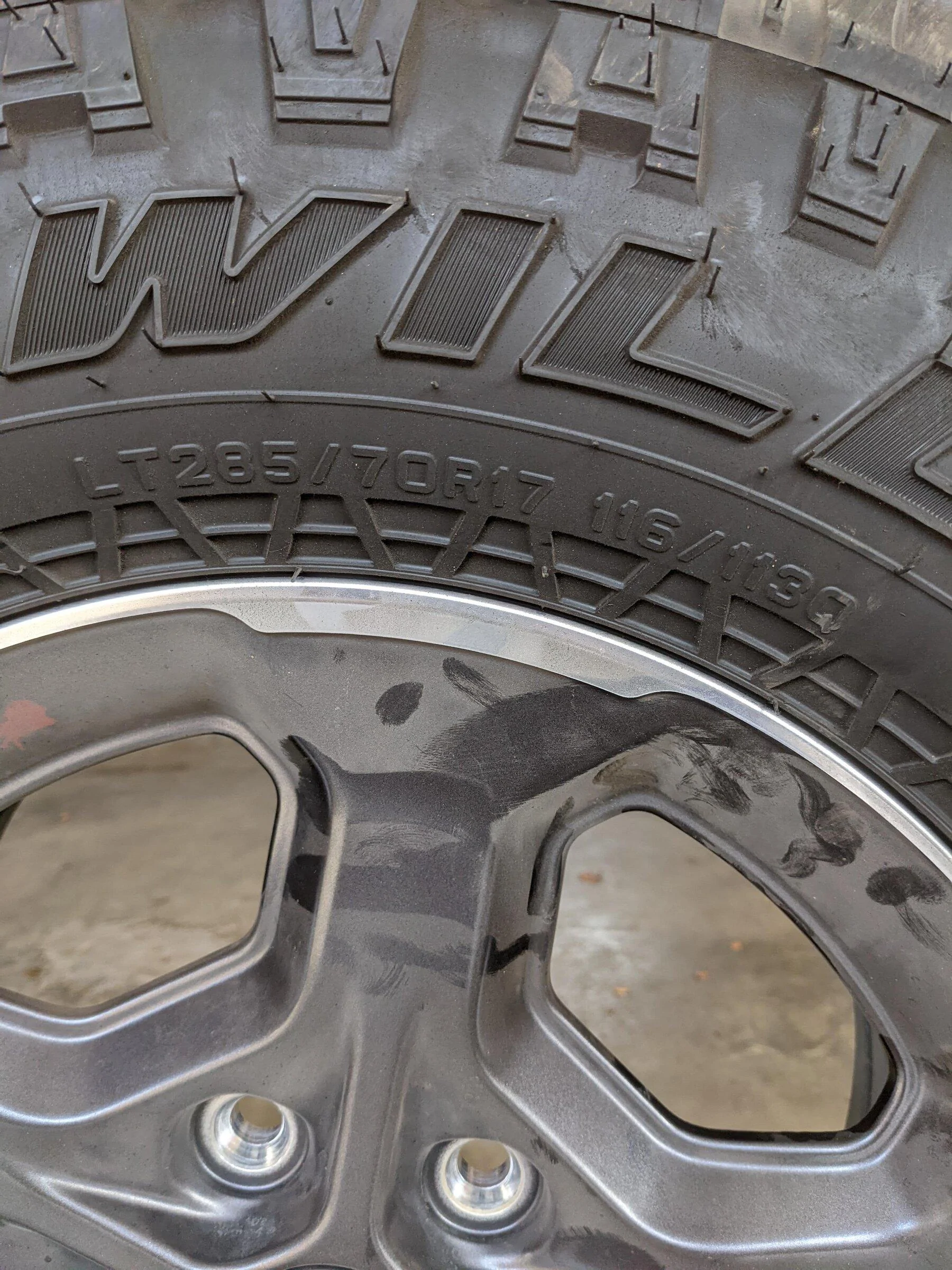 Jeep Gladiator Rubicon wheels and tires rubicon_takeof_siz