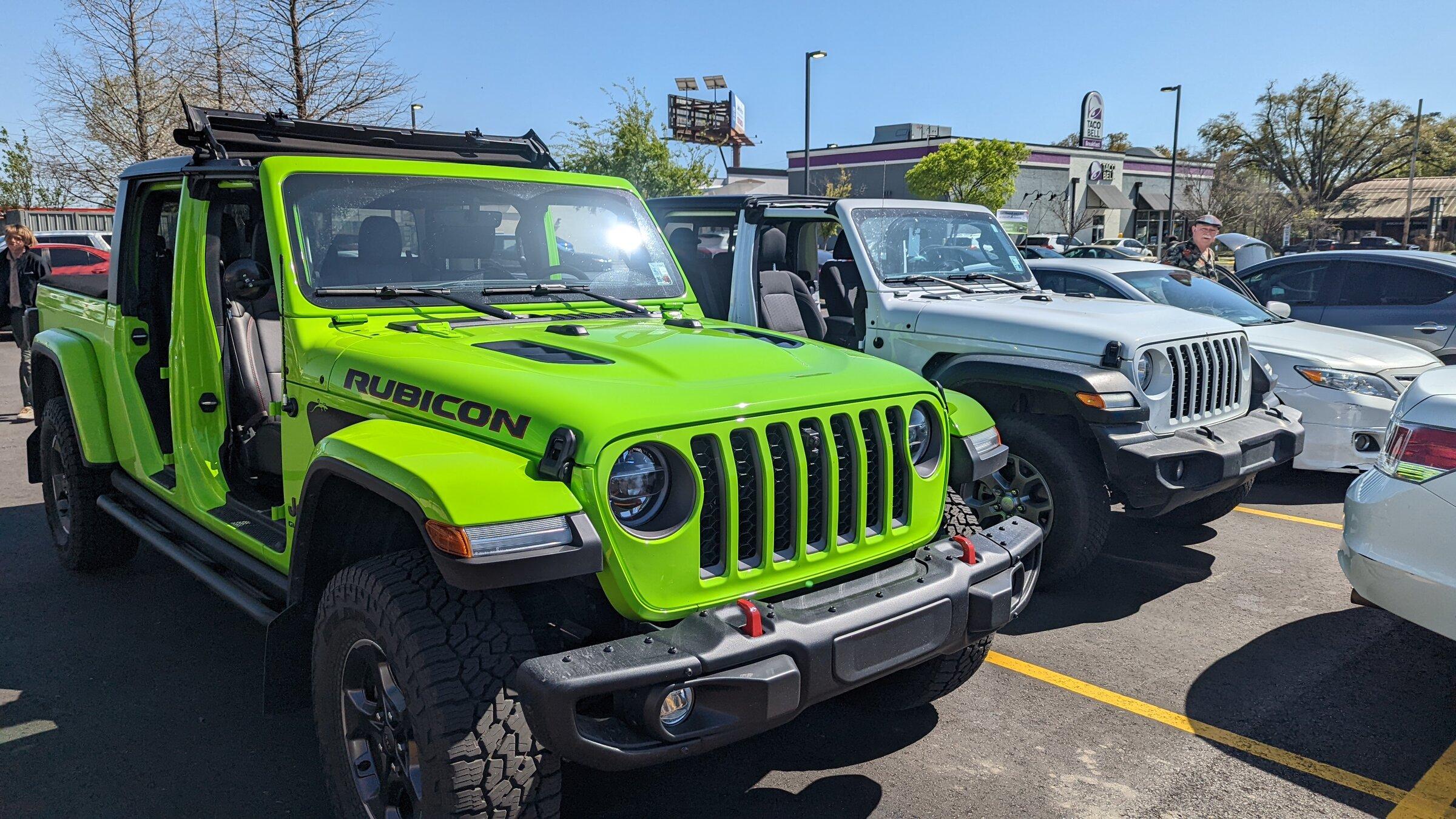 Jeep Gladiator Jeeps Parking Next To Jeeps PXL_20220326_202800655