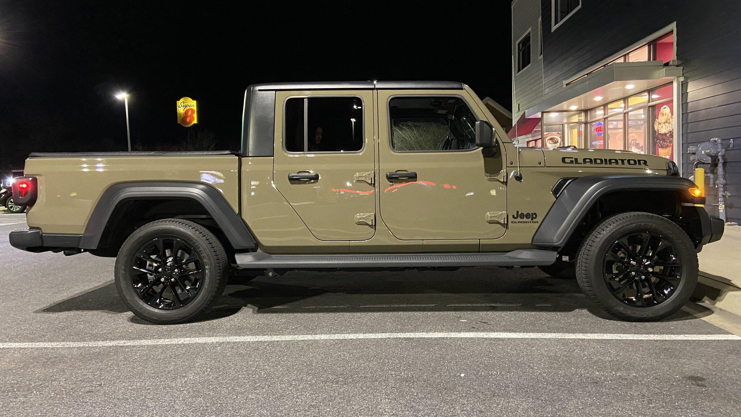 Jeep Gladiator Gator AND/OR Gobi Pics 662B9212-9C26-4CBF-8C31-8B9EB45B9719