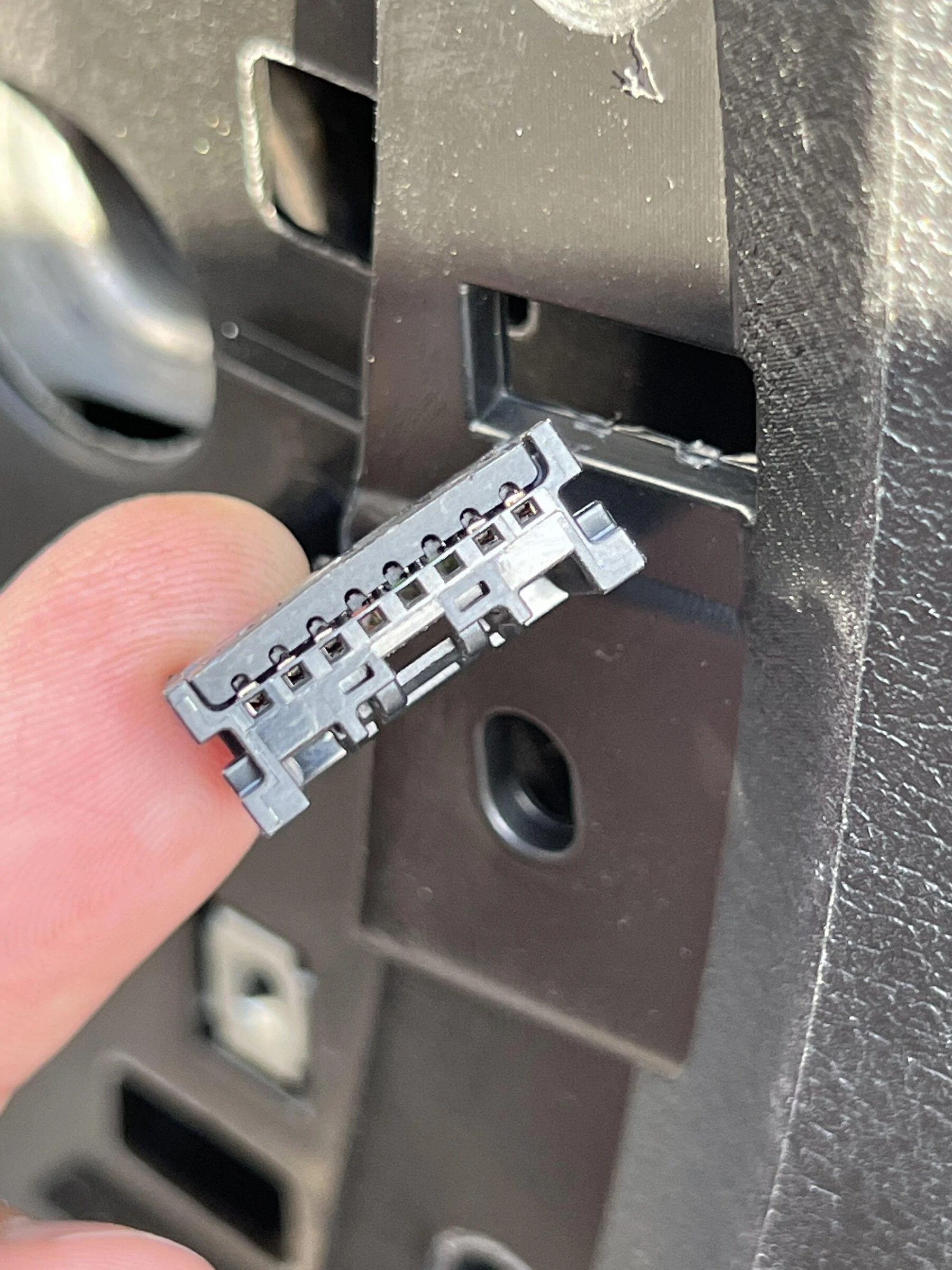 Jeep Gladiator Looking for 8 pin connector - 115v bed outlet 57652D0C-8AED-42DB-A758-CE53A94EBC68