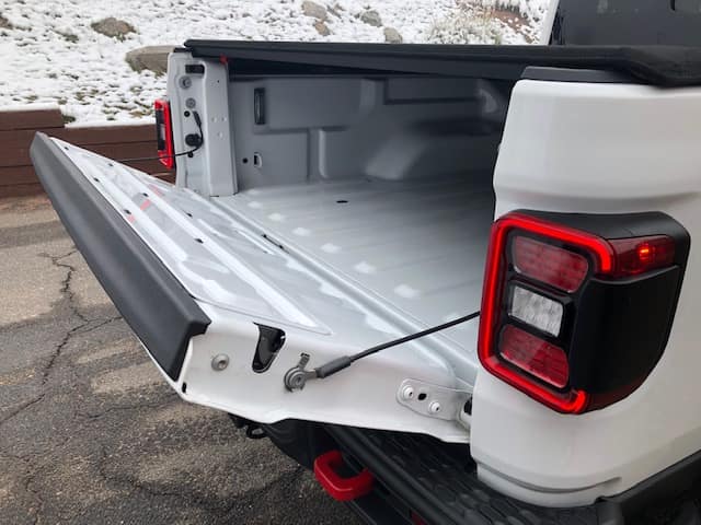 Jeep Gladiator Gladiator tailgate can support up to 500 lbs payload in middle position Tailgate