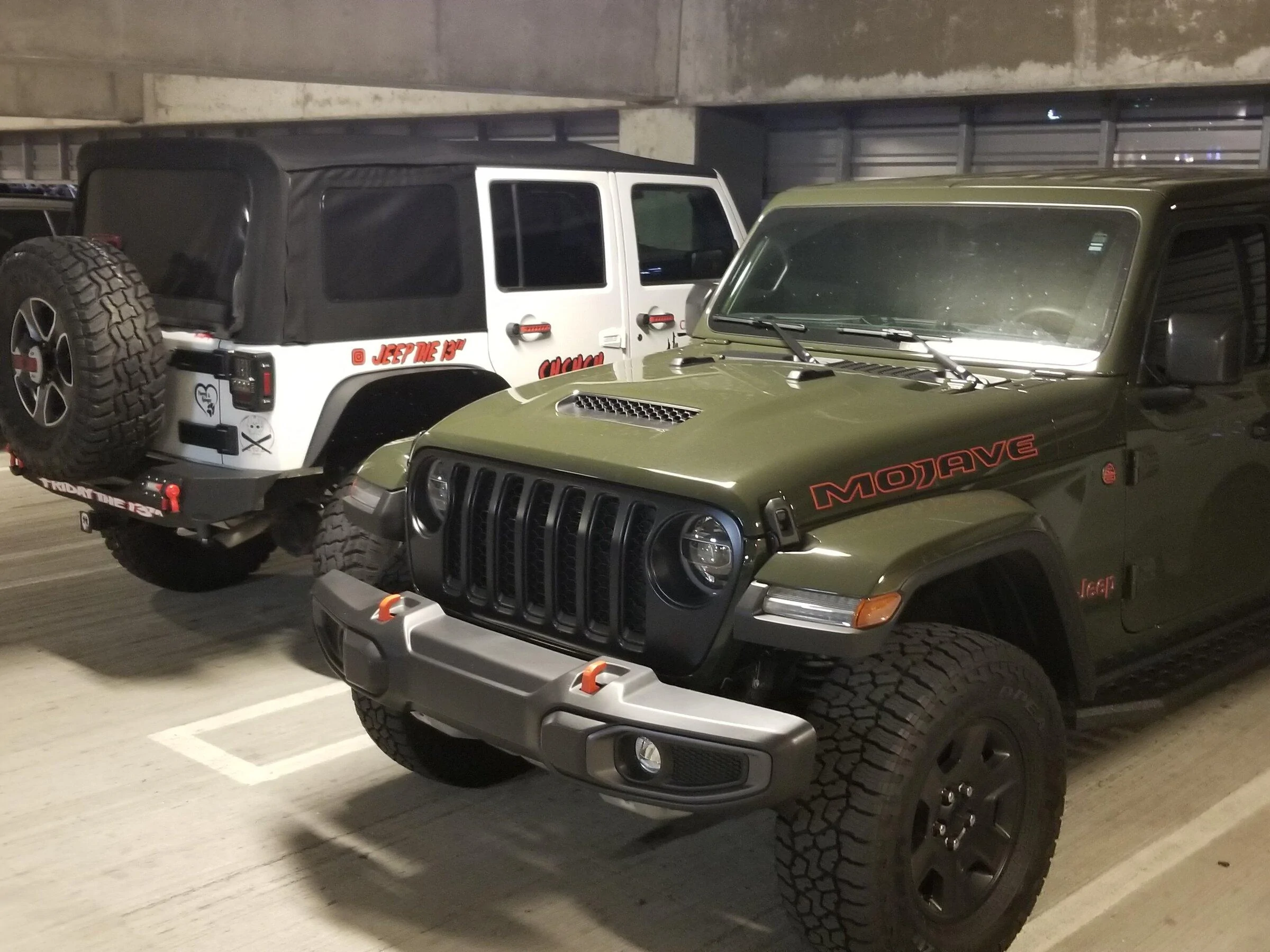 Jeep Gladiator Jeeps Parking Next To Jeeps 20220326_215534