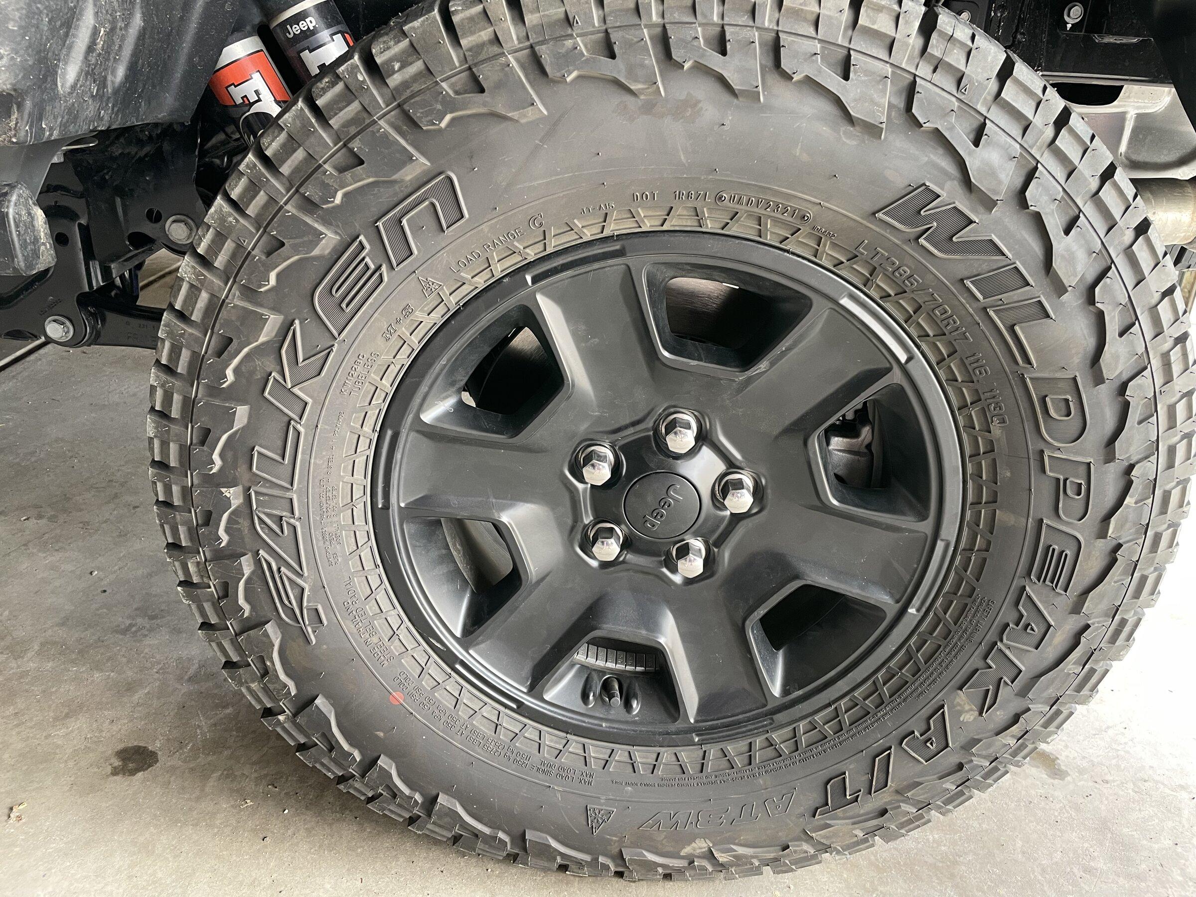 Jeep Gladiator Gladiator Mojave rims and Tires 5499783C-D73F-4DD1-971F-A61F3C5CB4CB