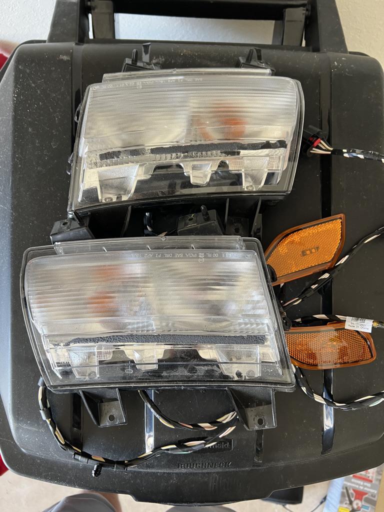 Jeep Gladiator 2021 Full Halogen Set EAE8412E-07BB-4DA8-A65D-A057E06A67C9_1_105_c