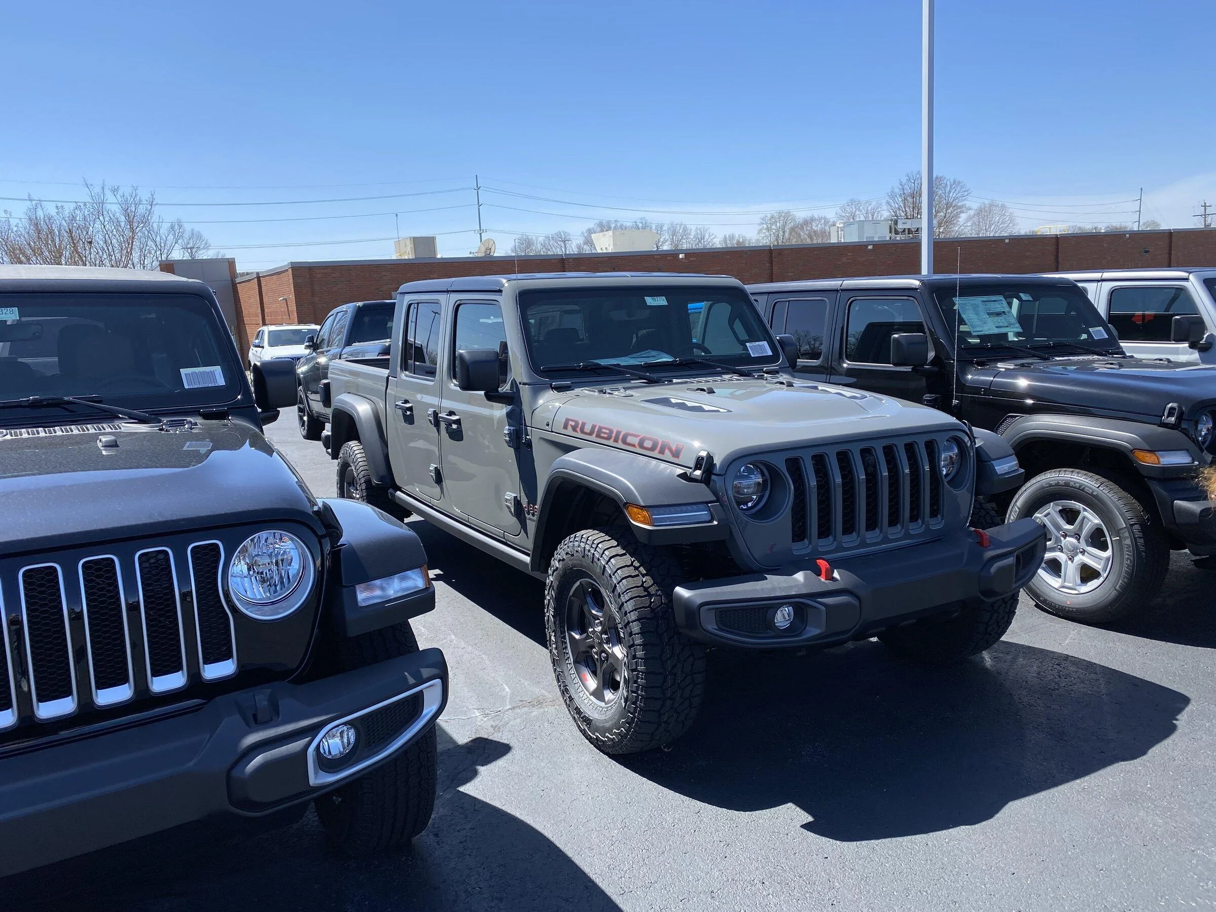 Jeep Gladiator Gupton Motors up to 8% below invoice JTRD-StingGray