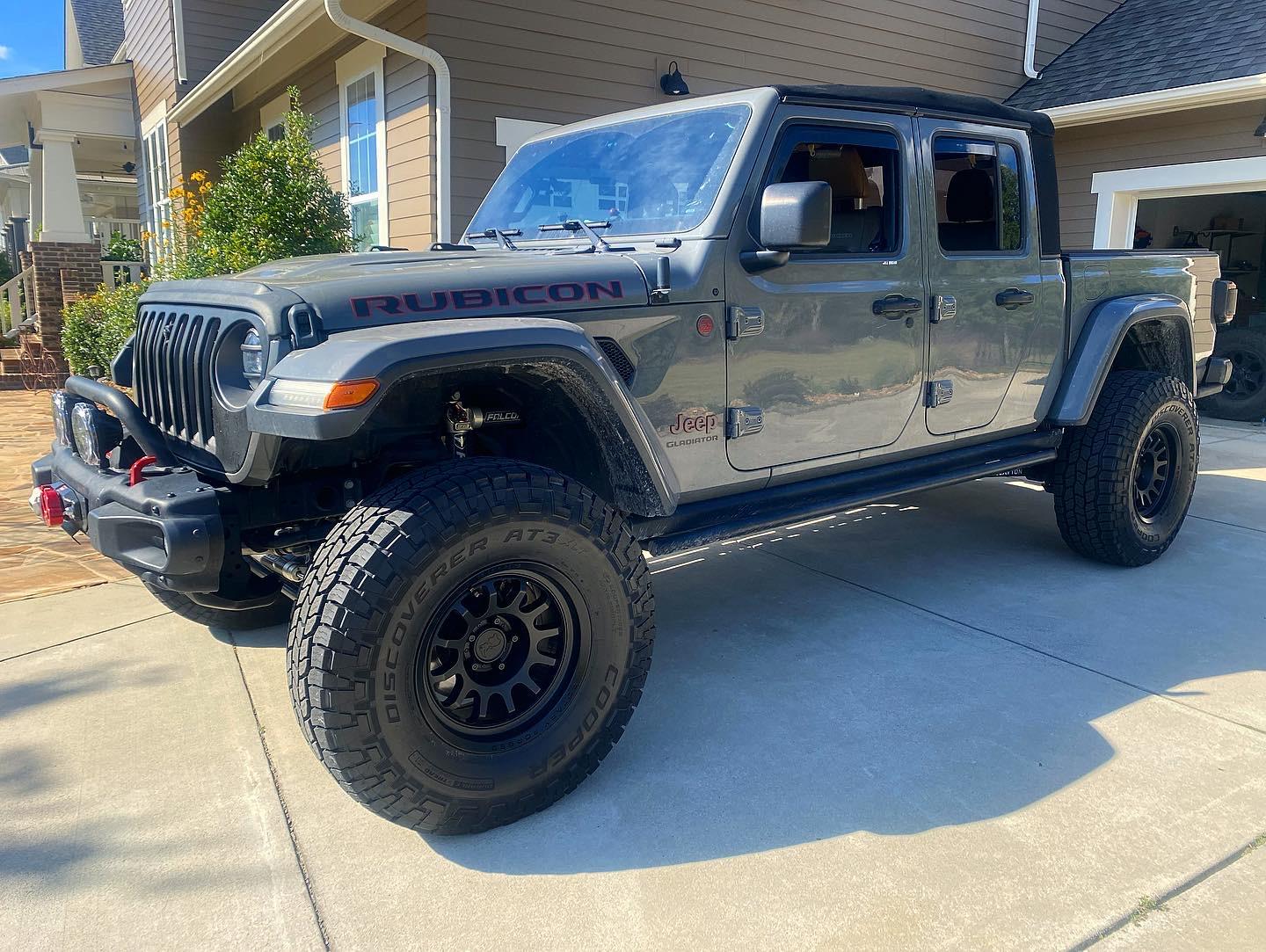 Jeep Gladiator SHOW ME YOUR WHEELS! 35019432-EBAE-4FFA-BE11-93D9356C3830
