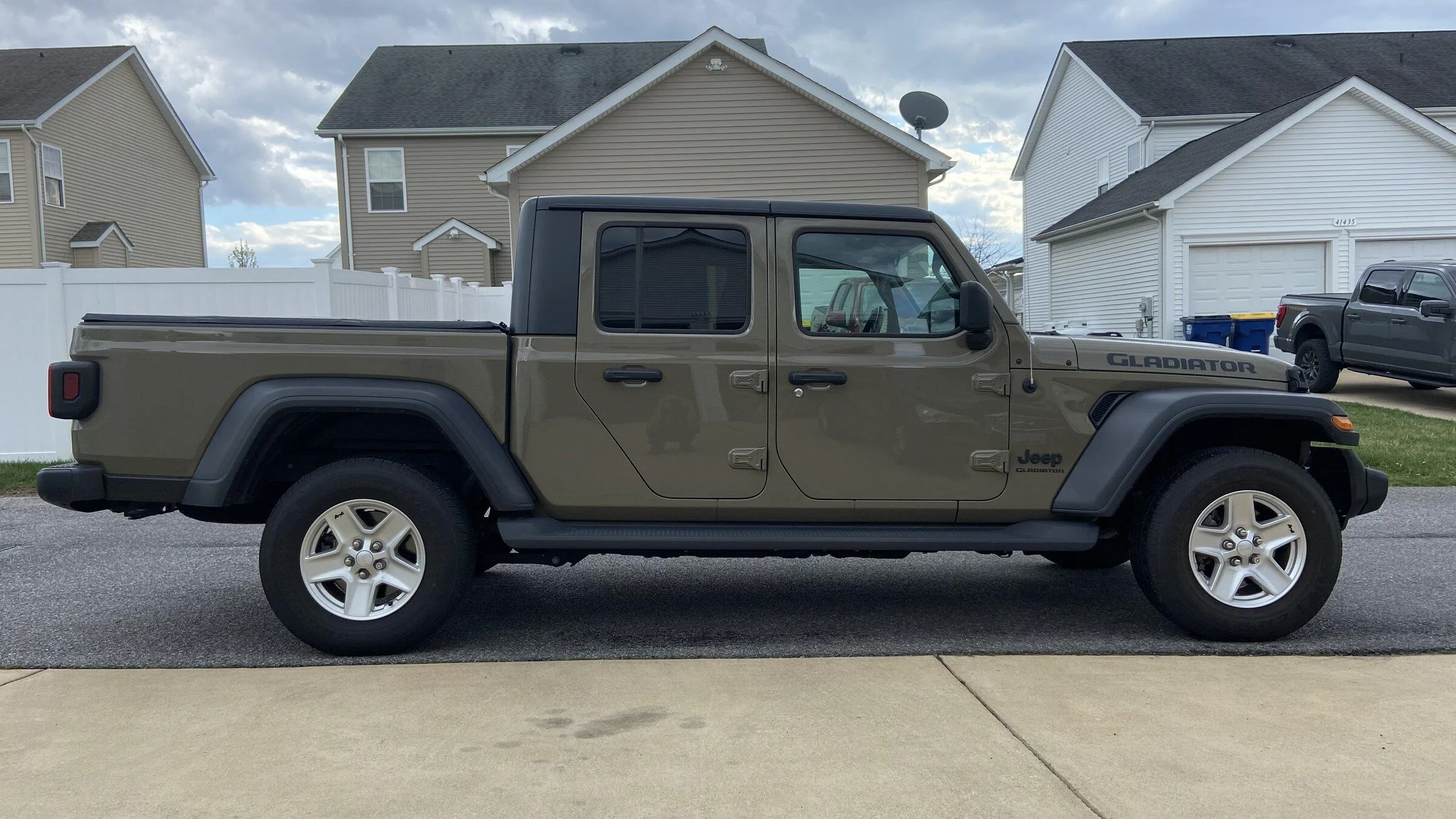 Jeep Gladiator Why do aftermarket wheels have to look so... aftermarket? B997C31F-8DD4-4128-8045-73F6B6691D70